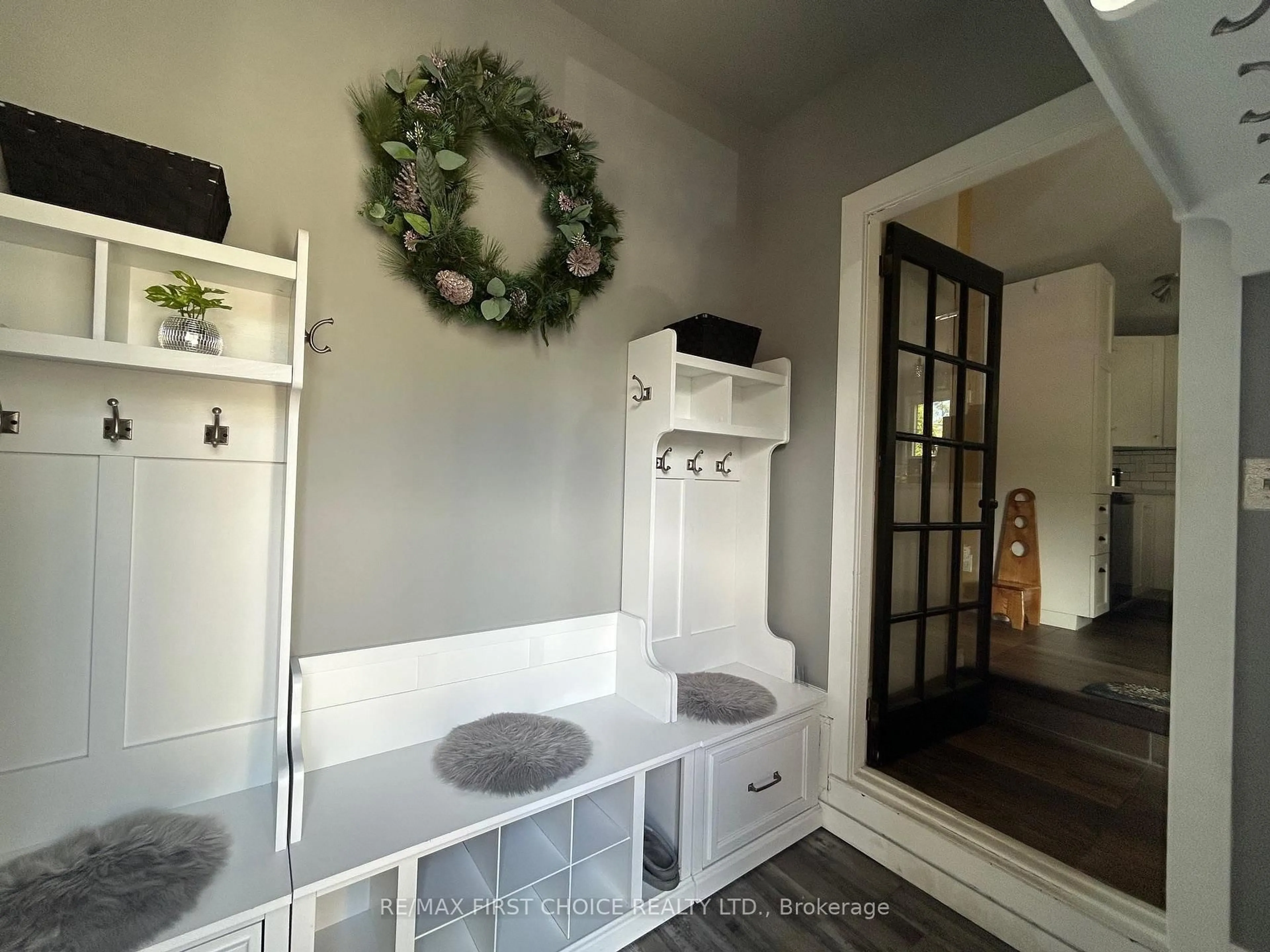 Indoor entryway for 523 Hodder Ave, Thunder Bay Ontario P7A 1V6