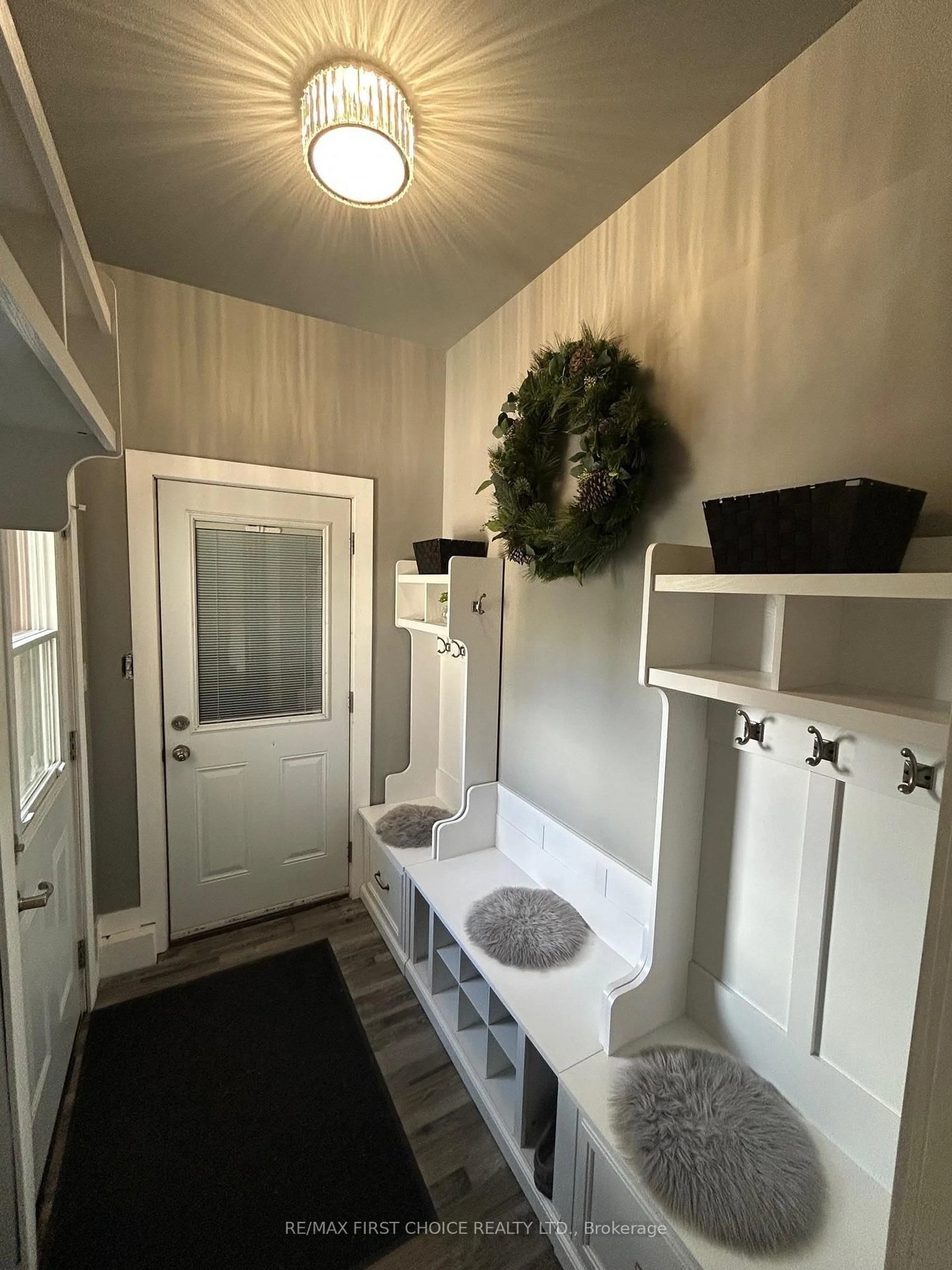 Indoor entryway for 523 Hodder Ave, Thunder Bay Ontario P7A 1V6
