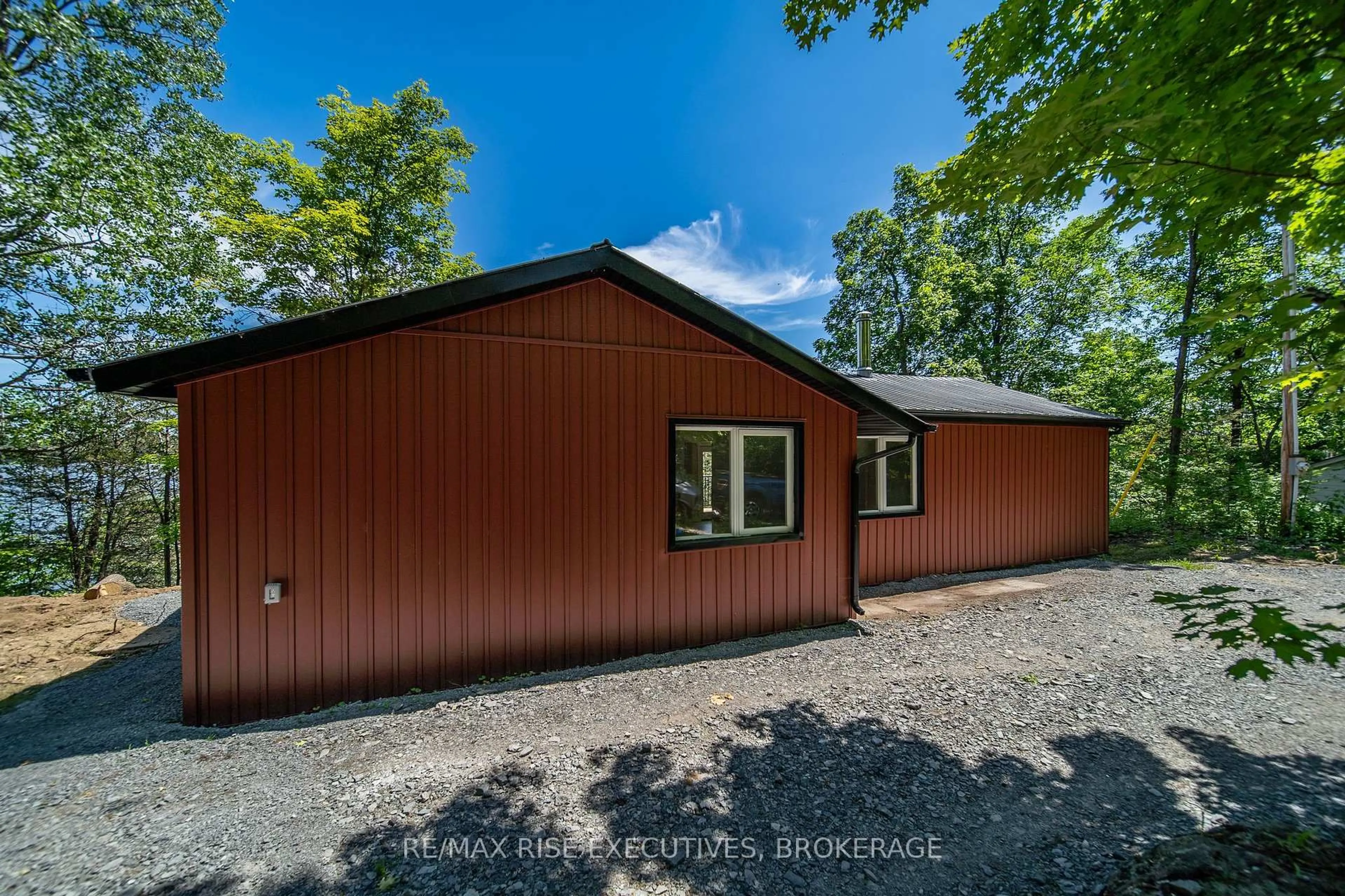 A pic from outside/outdoor area/front of a property/back of a property/a pic from drone, unknown for 1040 Buckhorn Lane, Perth Road Ontario K0H 2L0