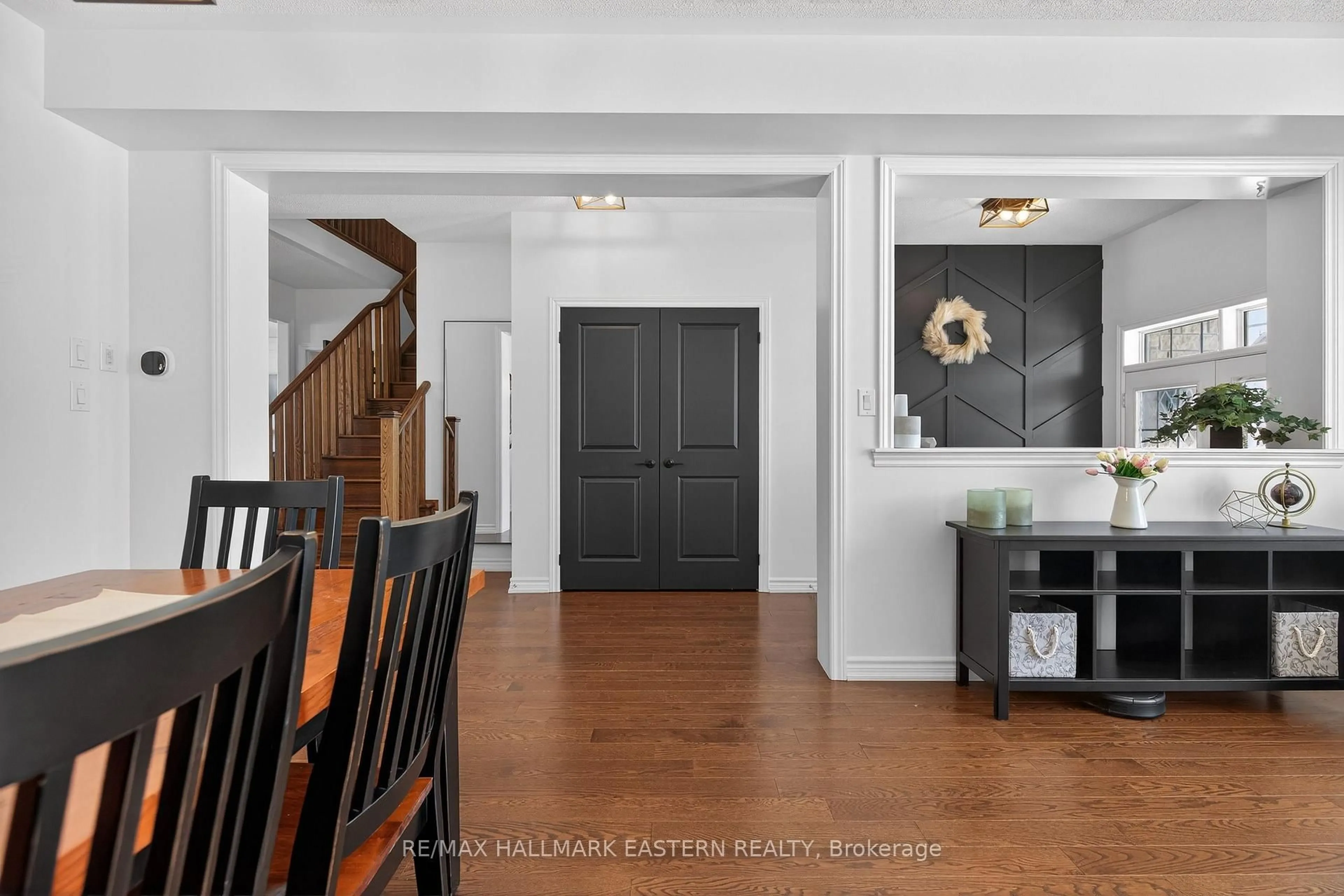 Indoor entryway for 141 Highlands Blvd, Cavan Monaghan Ontario L0A 1G0