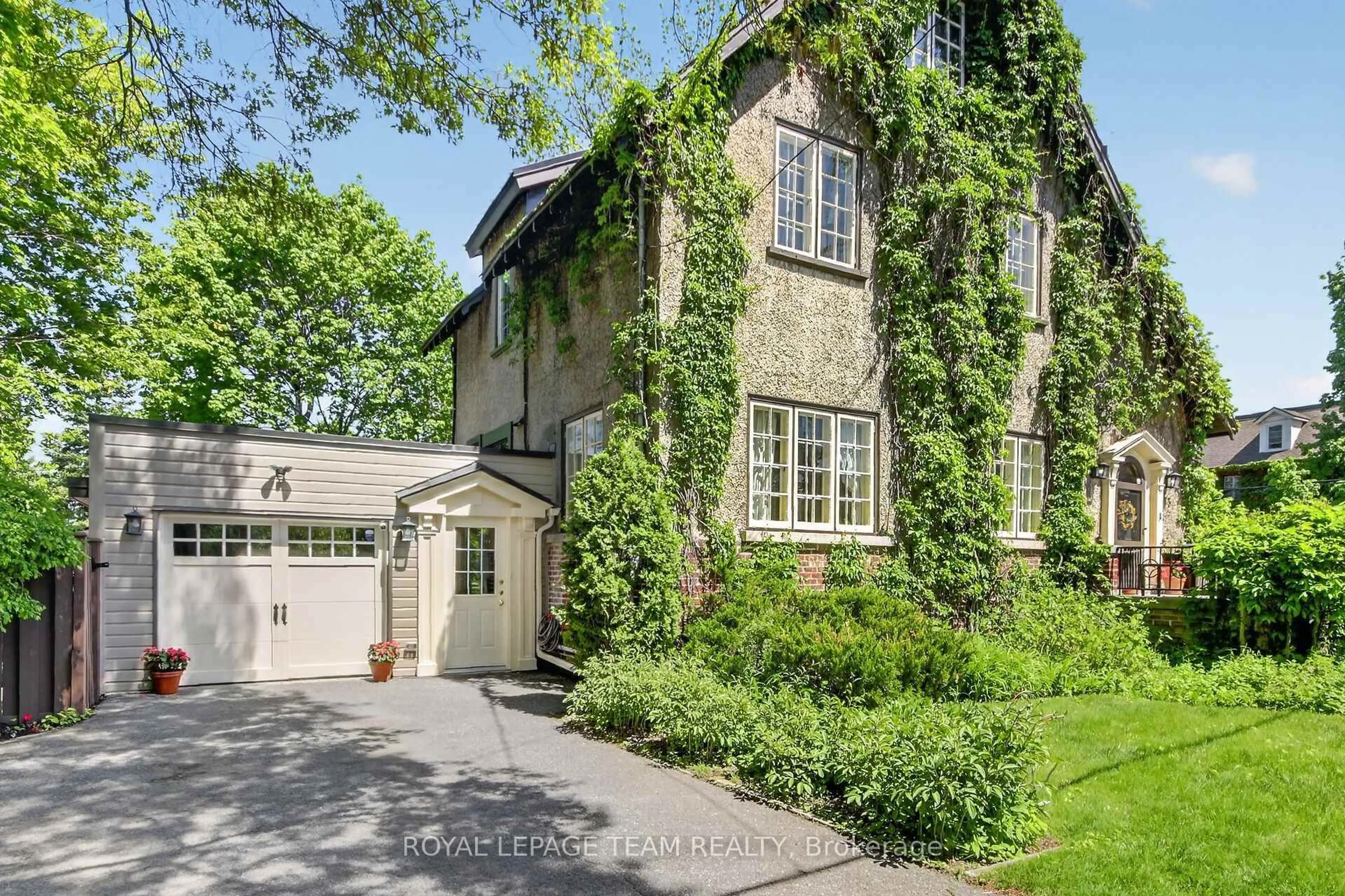 Home with brick exterior material, street for 475 Kenwood Ave, Ottawa Ontario K2A 0L1