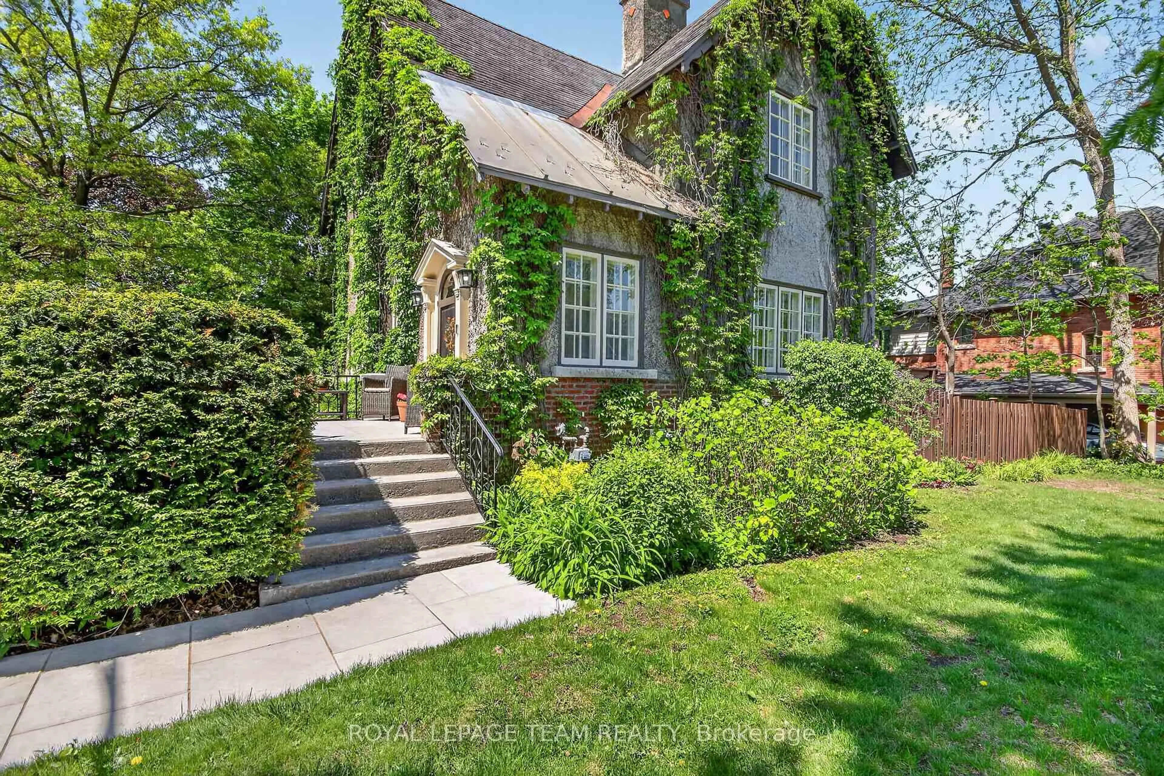 Home with brick exterior material, street for 475 Kenwood Ave, Ottawa Ontario K2A 0L1