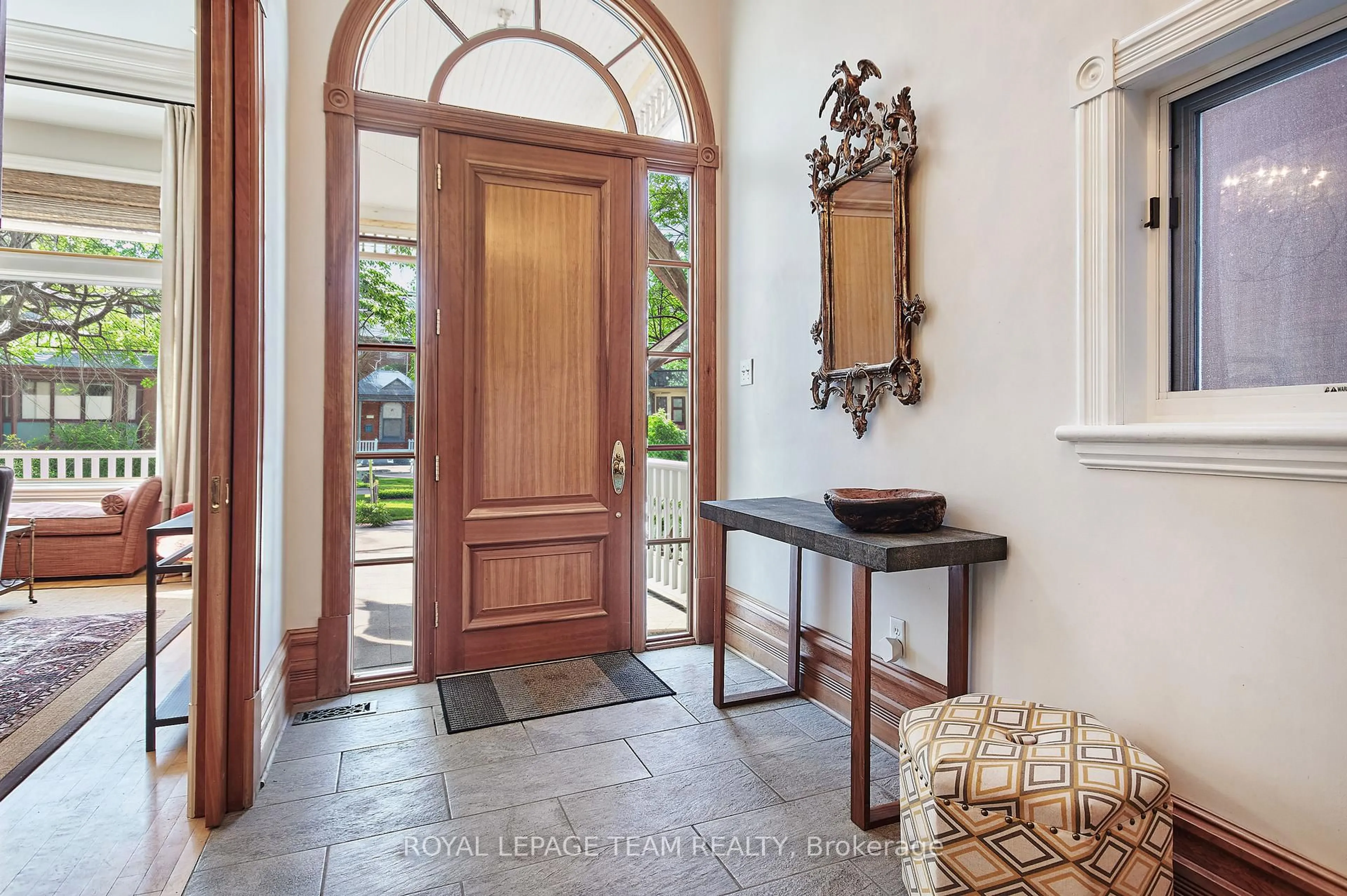 Indoor entryway for 108 Stanley Ave, Ottawa Ontario K1M 1N9