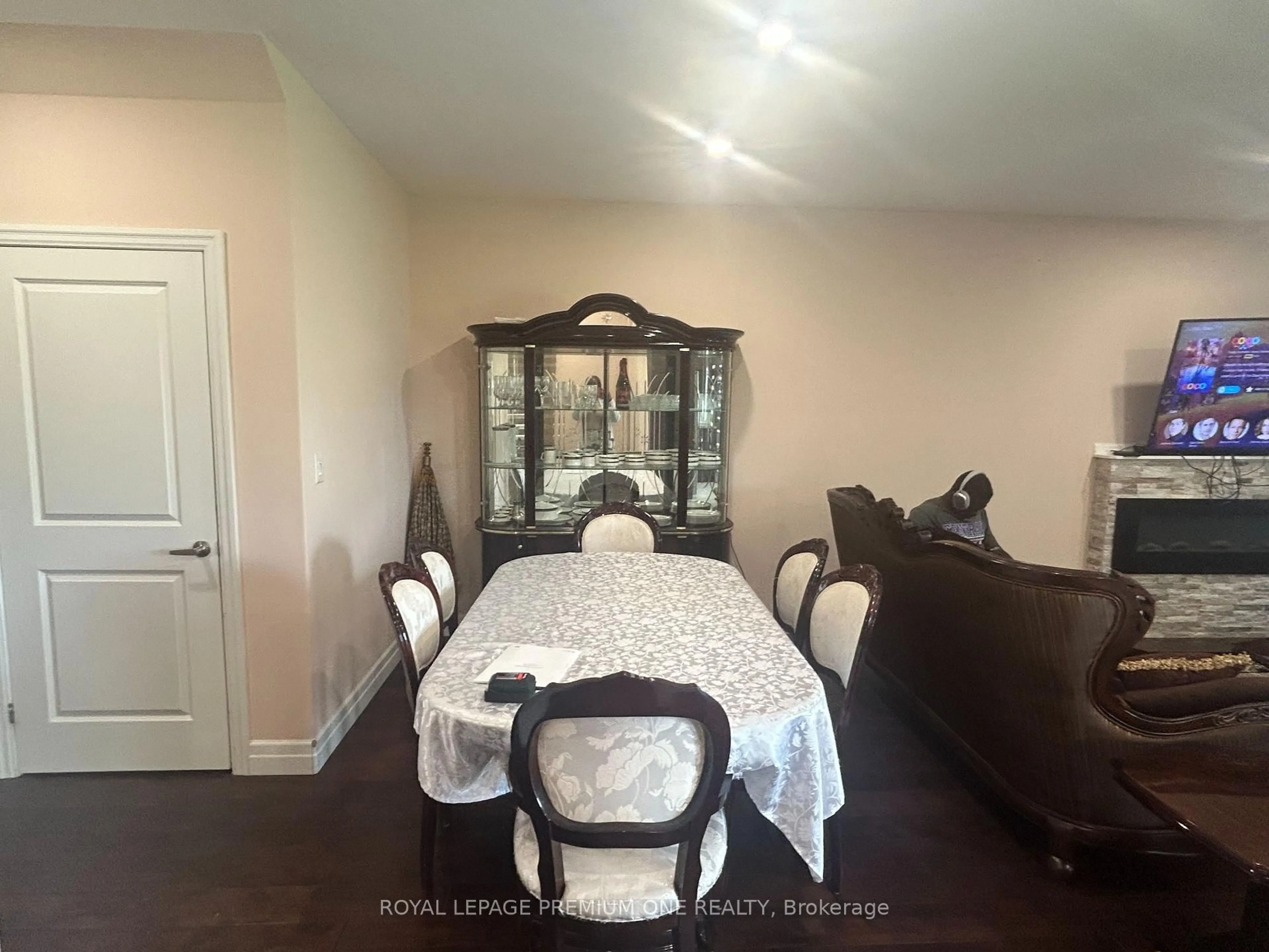 Dining room, unknown for 811 Cedarpark Way, London North Ontario N5X 0C3