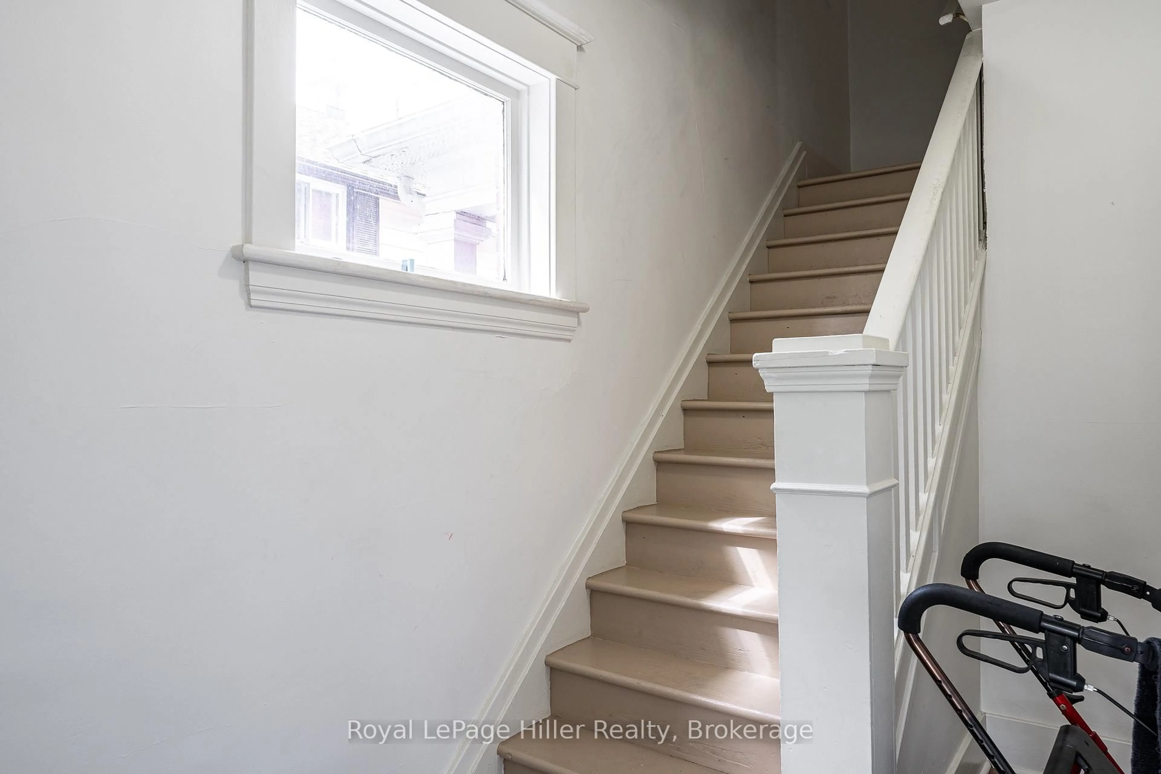 Stairs for 42 Home St, Stratford Ontario N5A 1Z7