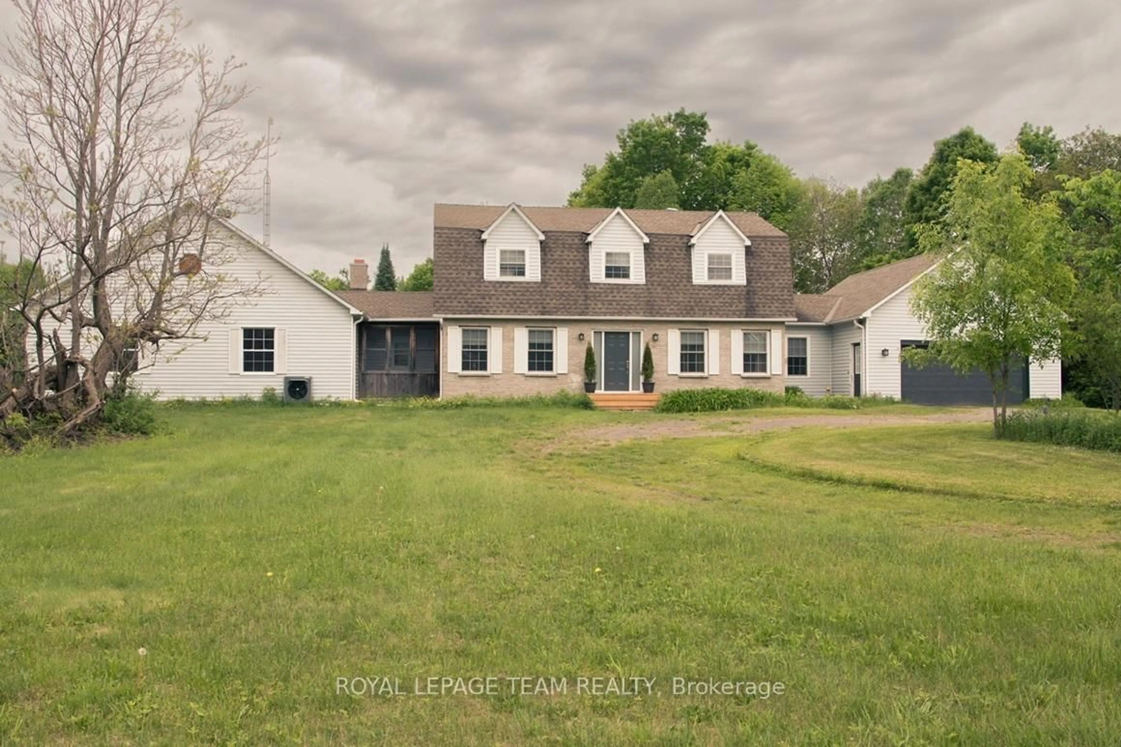 A pic from outside/outdoor area/front of a property/back of a property/a pic from drone, street for 910 Bolton Rd, North Grenville Ontario K0G 1N0