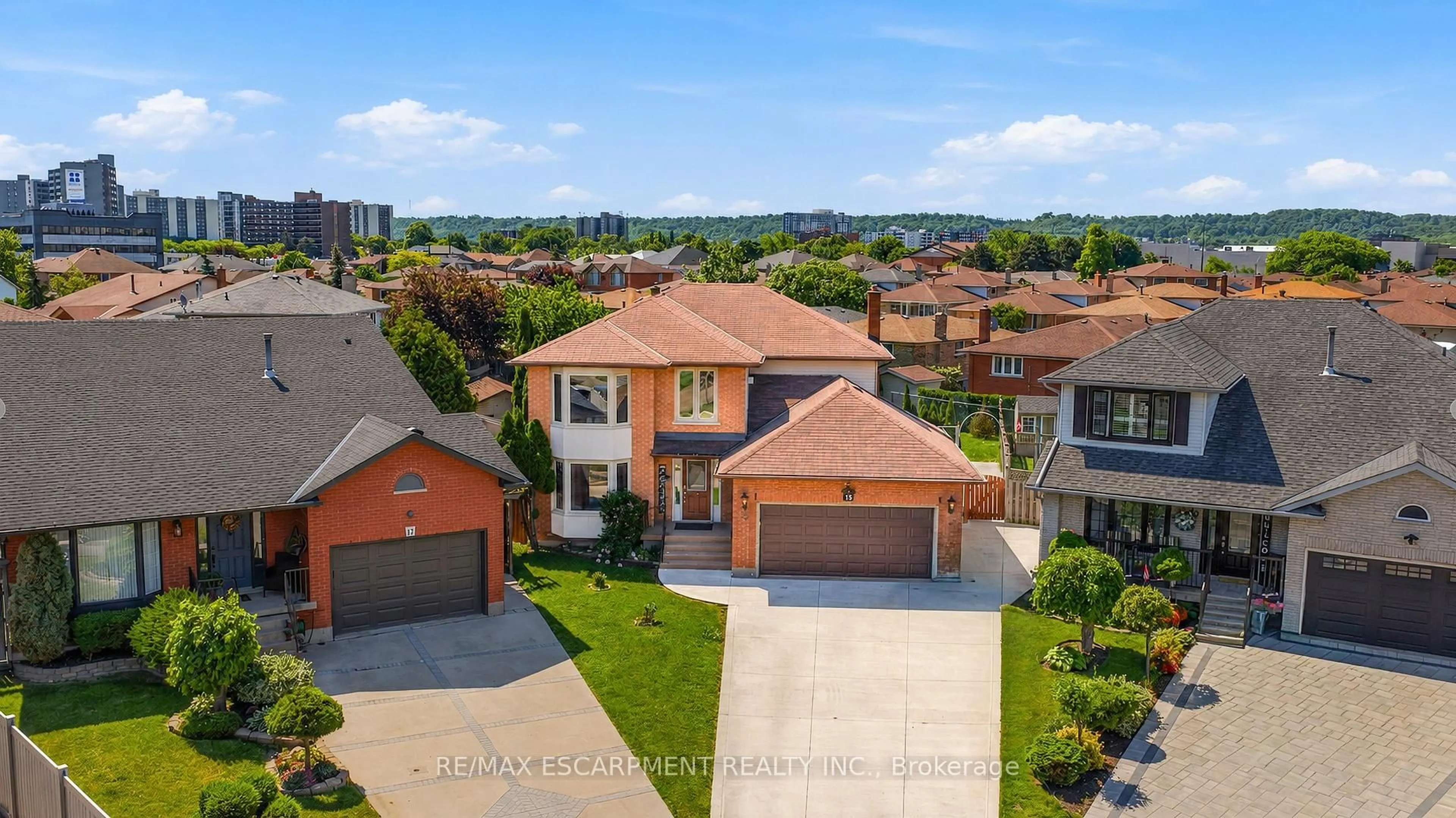 A pic from outside/outdoor area/front of a property/back of a property/a pic from drone, street for 15 Talia Crt, Hamilton Ontario L6E 4X8