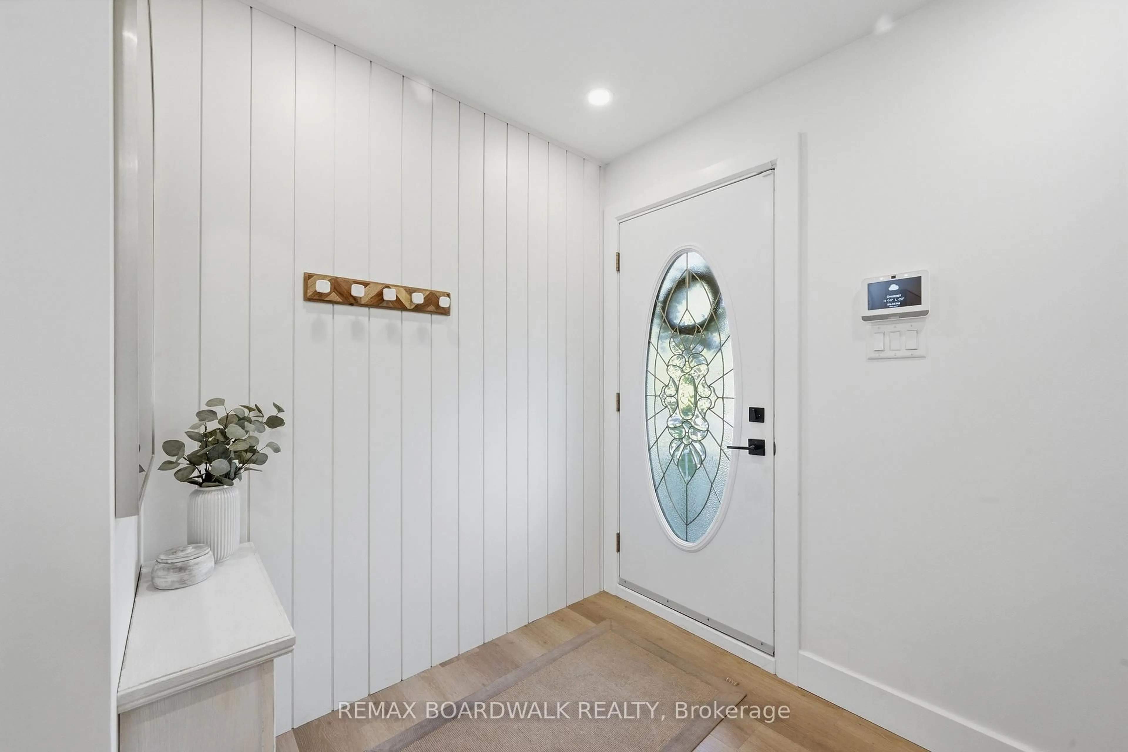 Indoor entryway for 159 Banning Rd, Ottawa Ontario K2L 1C5
