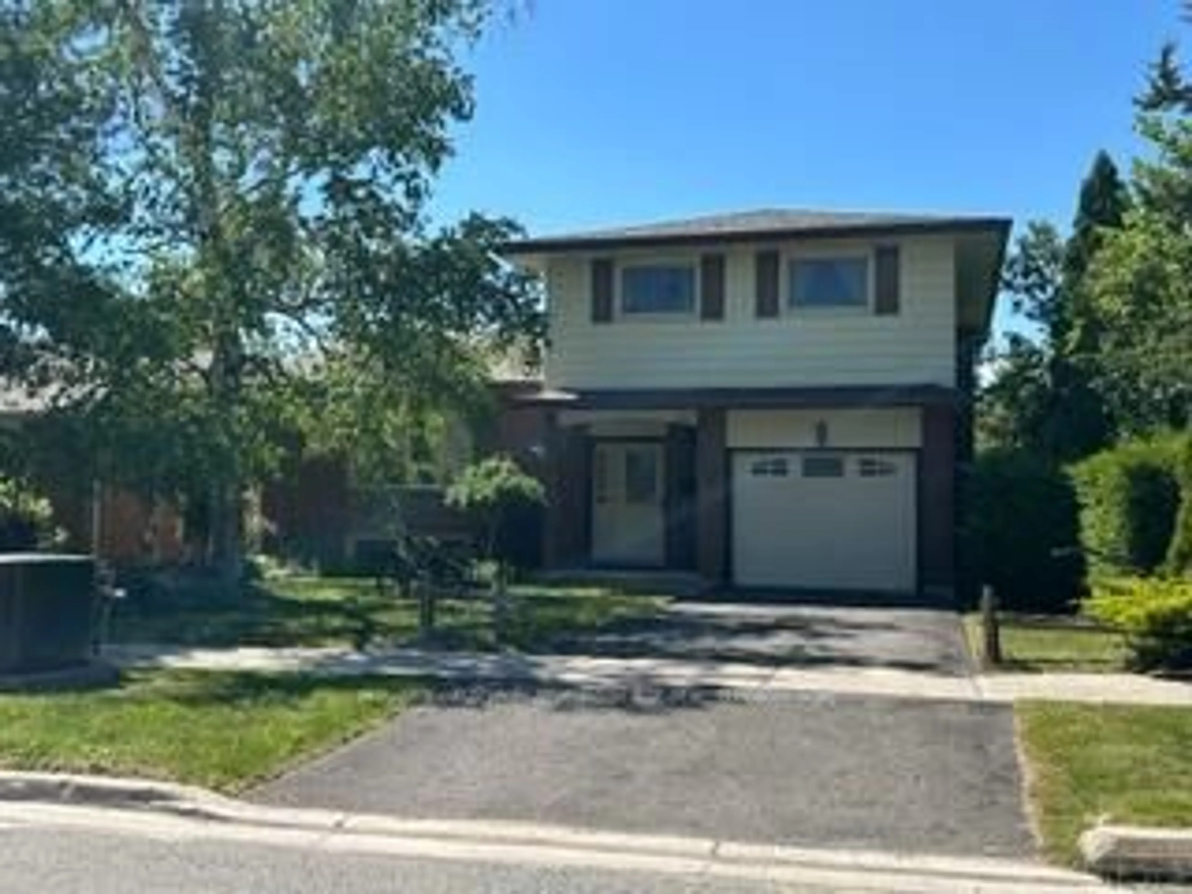 Unknown for 87 Oakwood Cres, Peterborough Ontario K9J 1N2