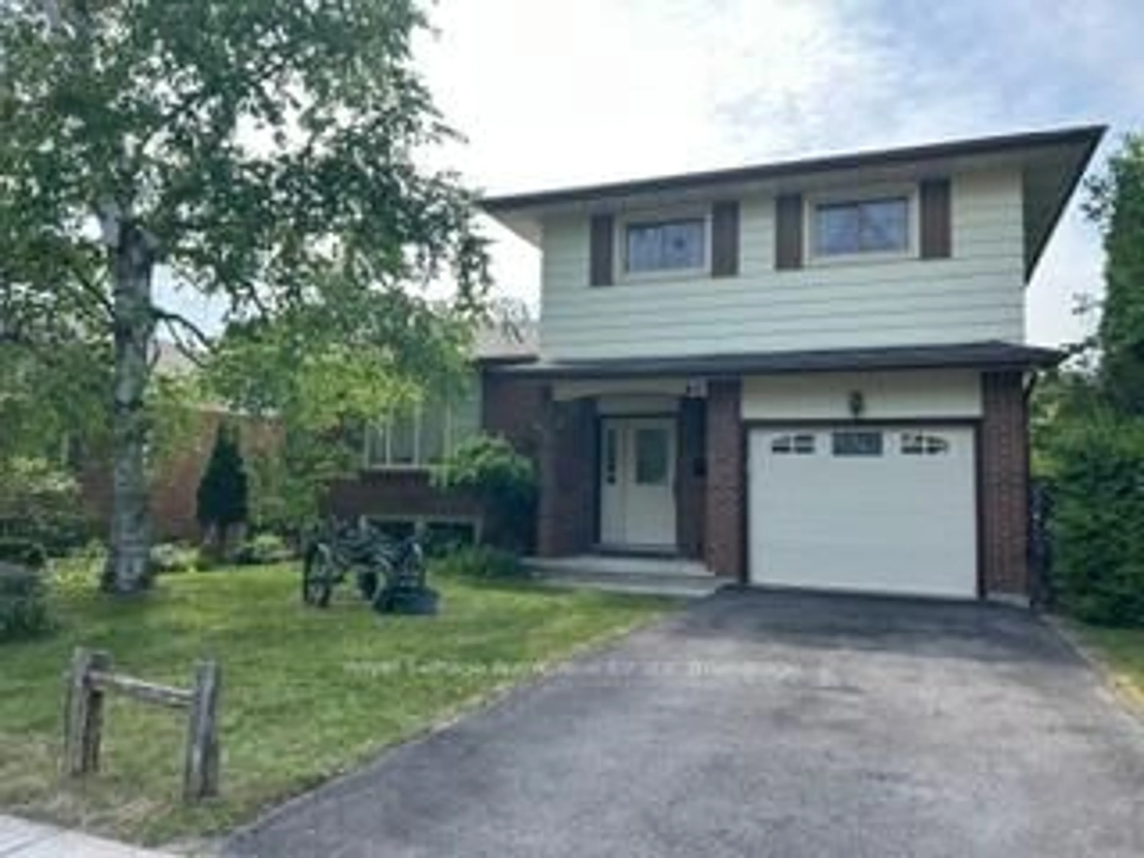 Unknown for 87 Oakwood Cres, Peterborough Ontario K9J 1N2