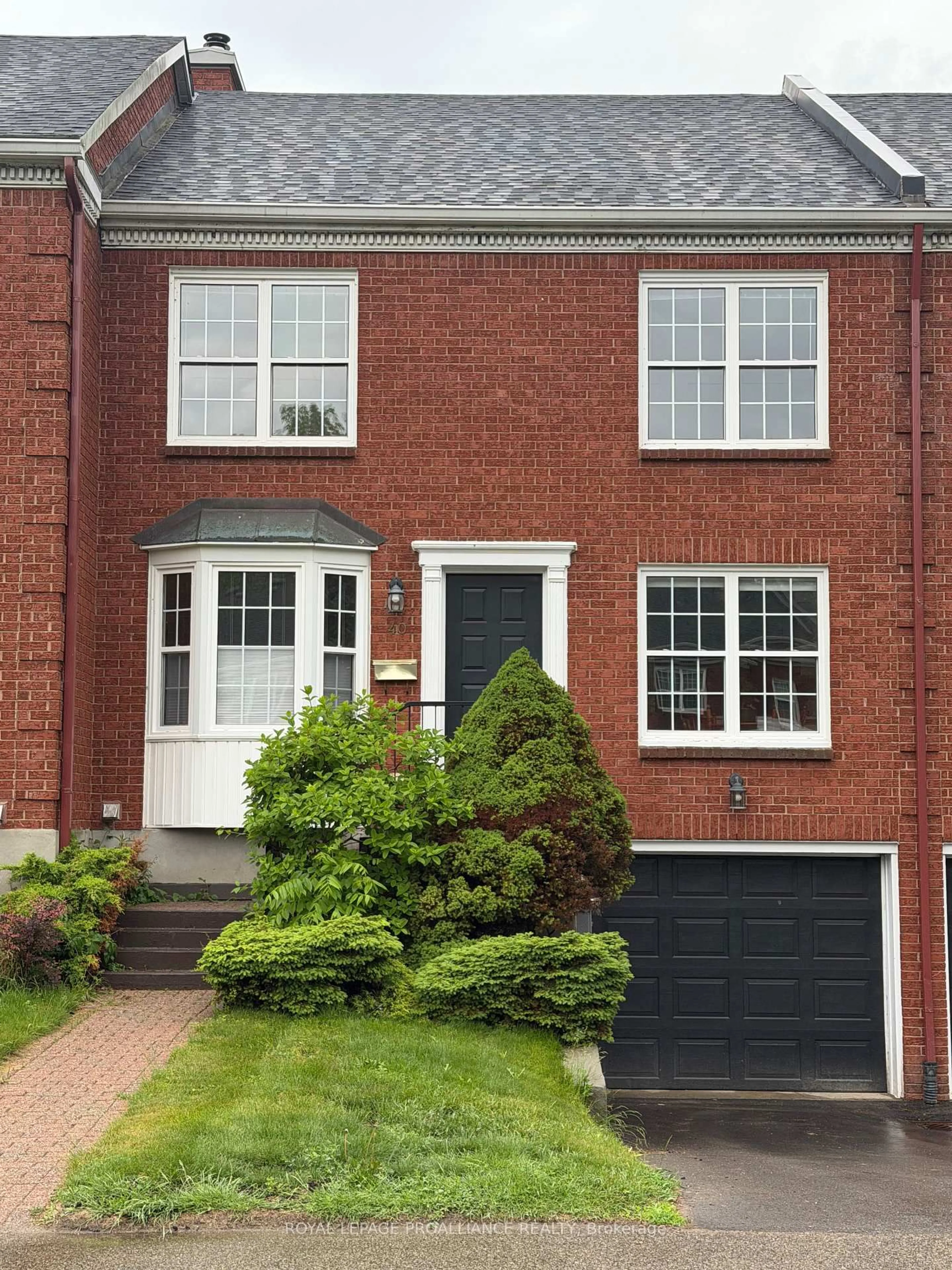 Home with brick exterior material, street for 40 Country Club Pl, Elizabethtown-Kitley Ontario K6V 6T9