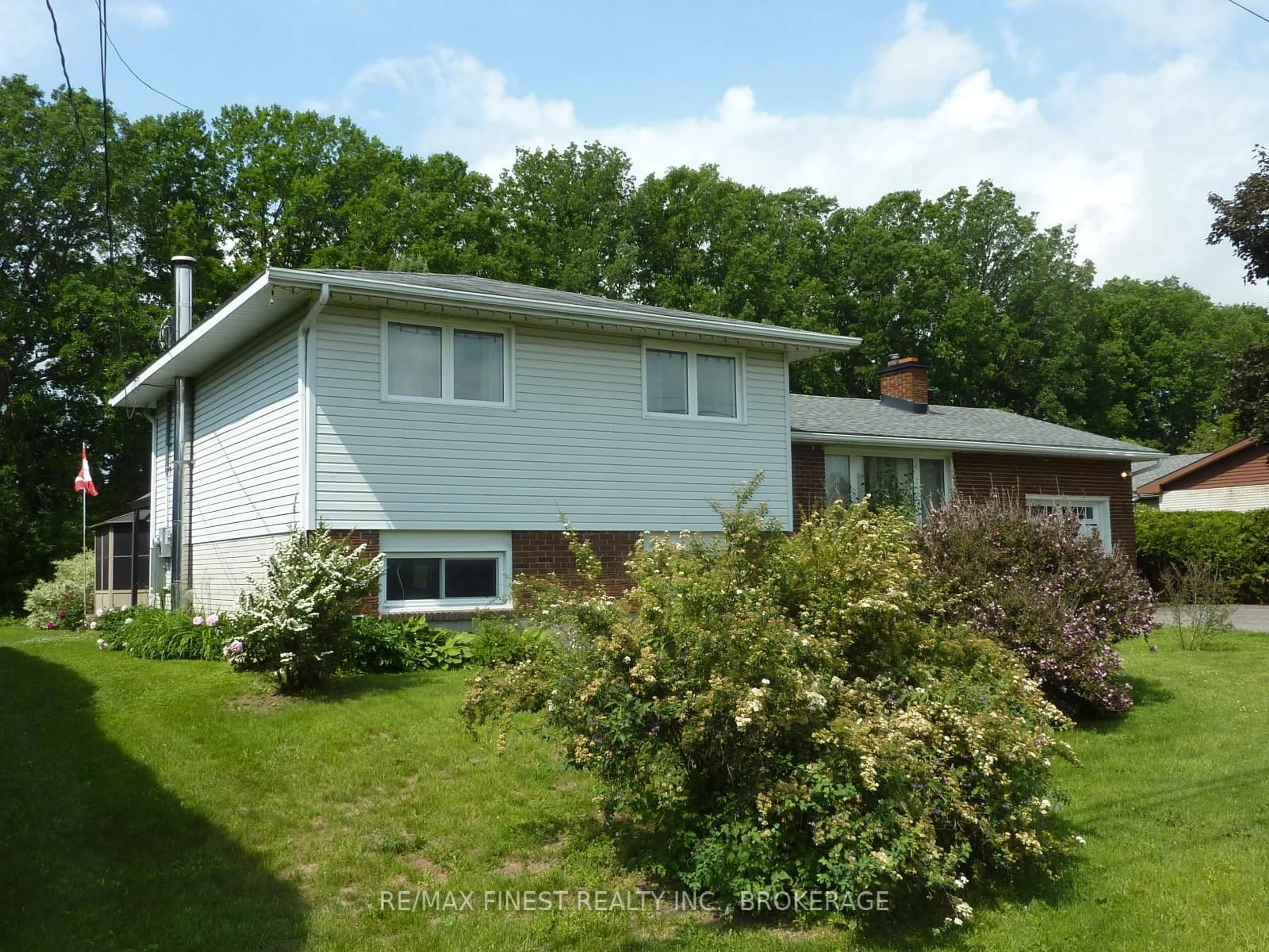 Home with vinyl exterior material, street for 3318 Shea Rd, Richmond Ontario K0A 2Z0