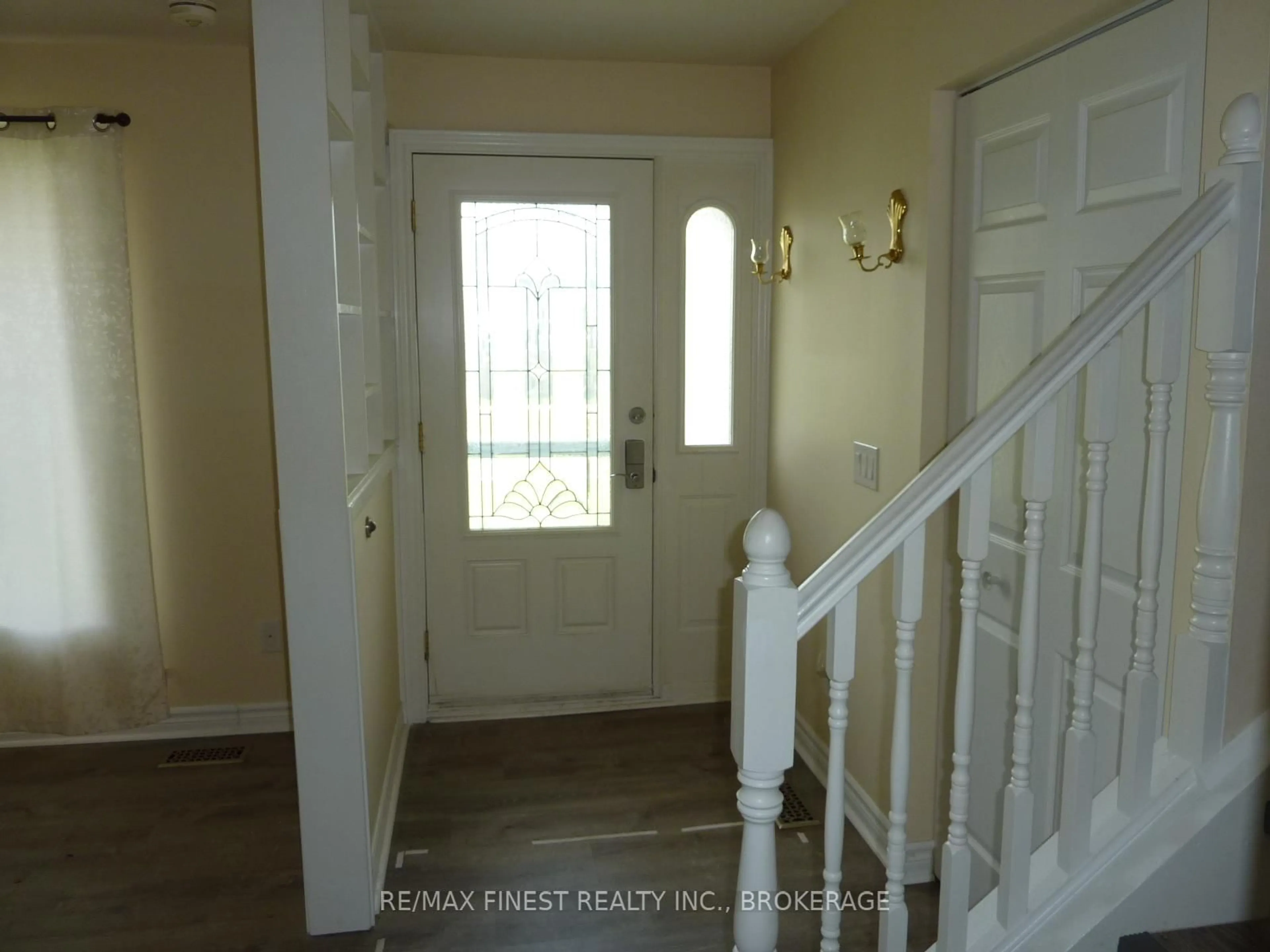 Indoor entryway for 3318 Shea Rd, Richmond Ontario K0A 2Z0