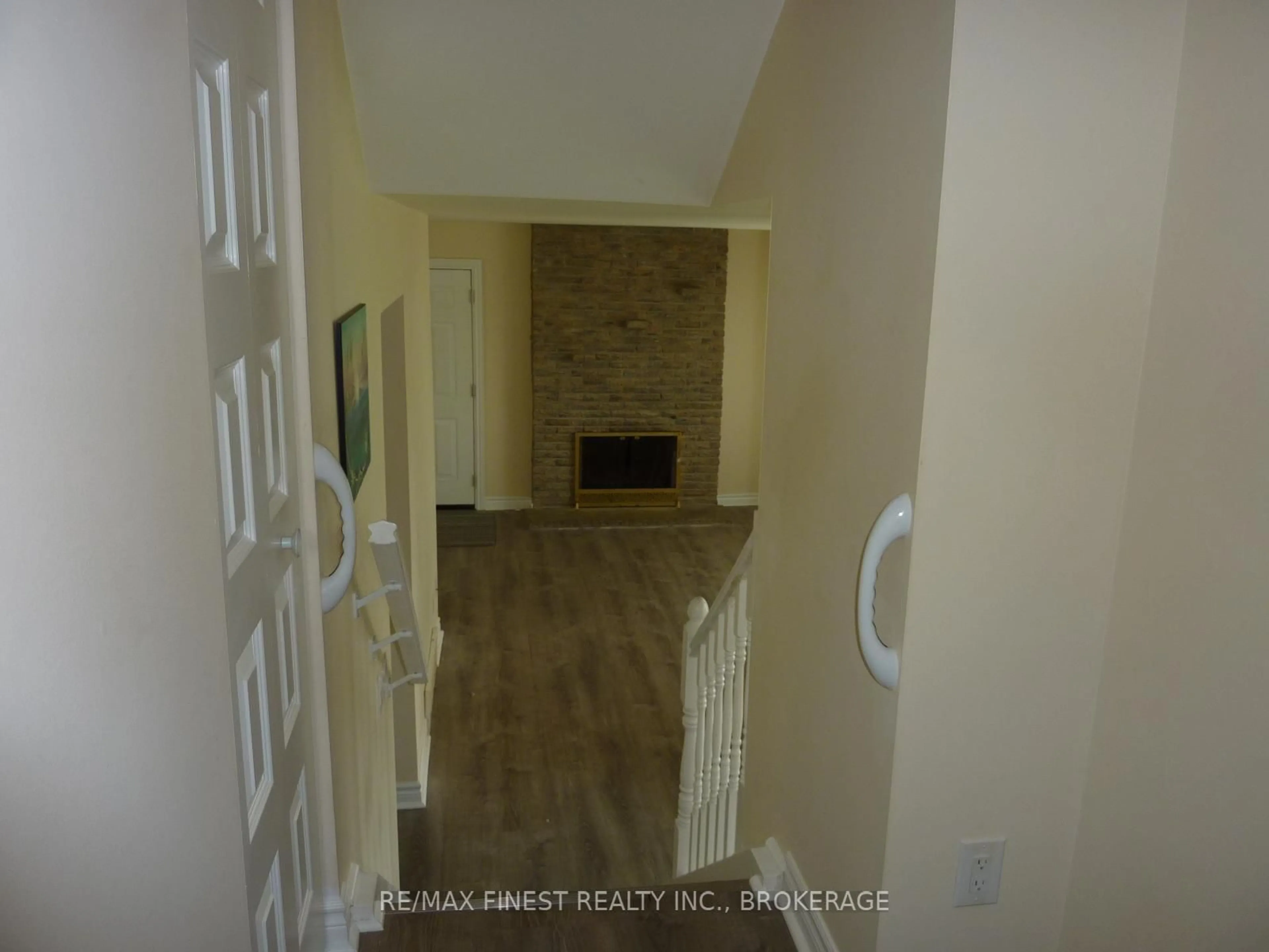 Indoor entryway for 3318 Shea Rd, Richmond Ontario K0A 2Z0