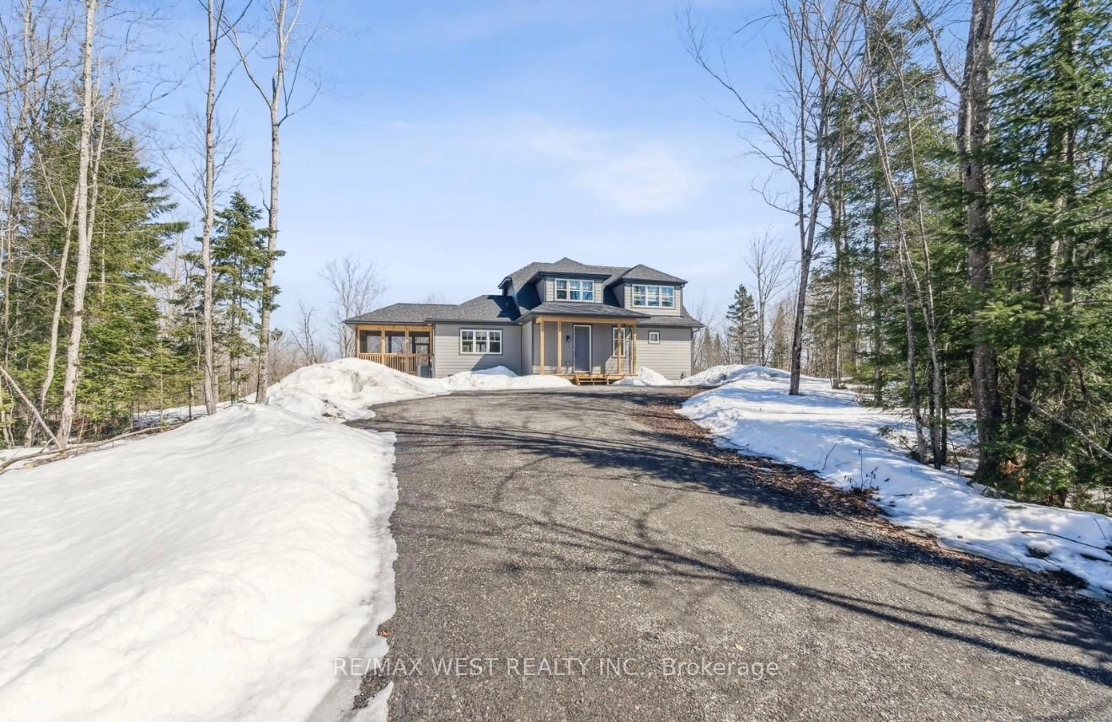 A pic from outside/outdoor area/front of a property/back of a property/a pic from drone, unknown for 1020 Ridgeline Dr #23, Lake of Bays Ontario P1H 2J6