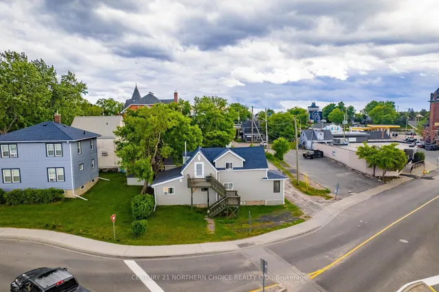 415 First Street South, Kenora 4
