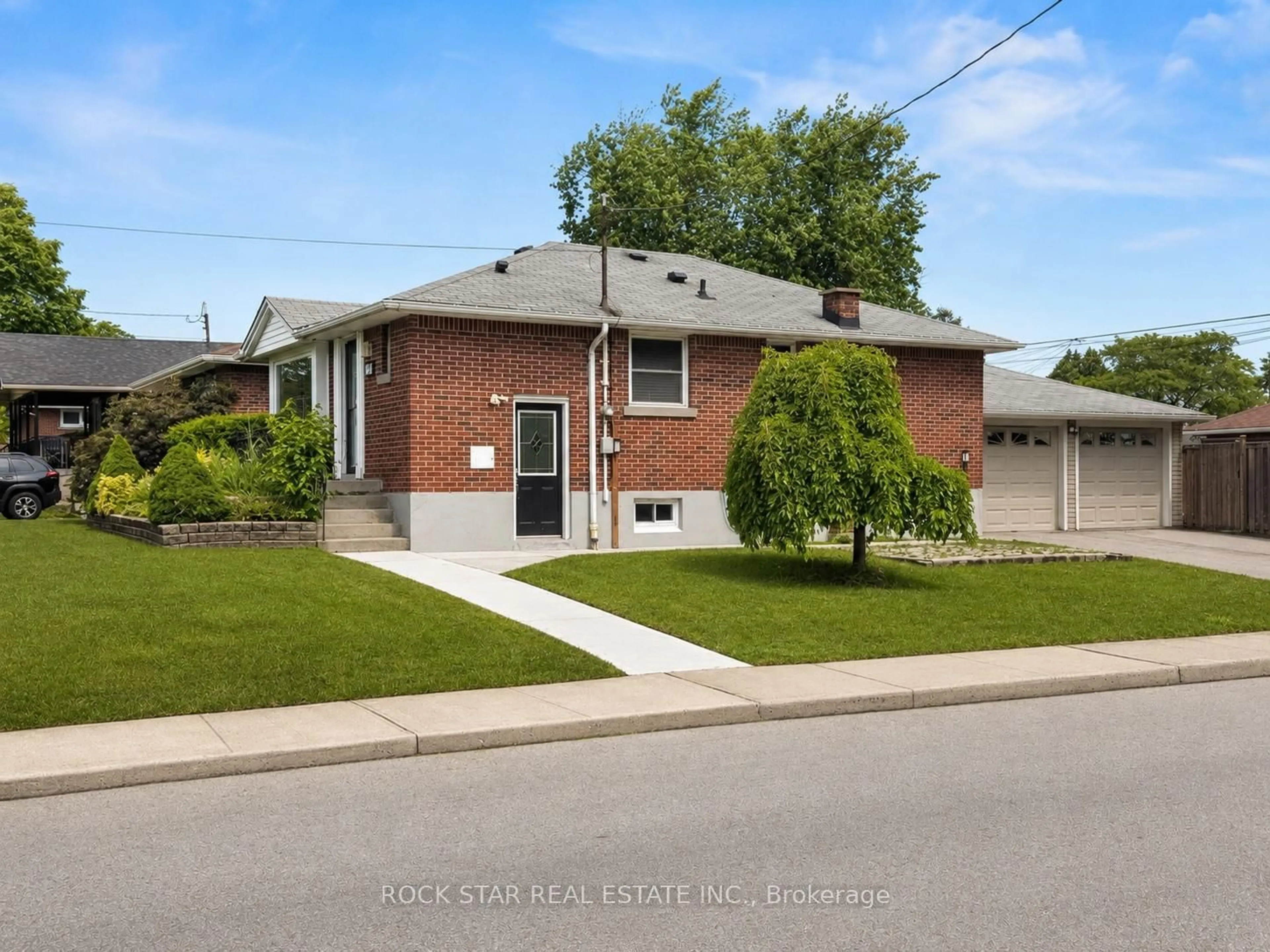 Home with brick exterior material, street for 144 Winchester Blvd, Hamilton Ontario L8T 2N2