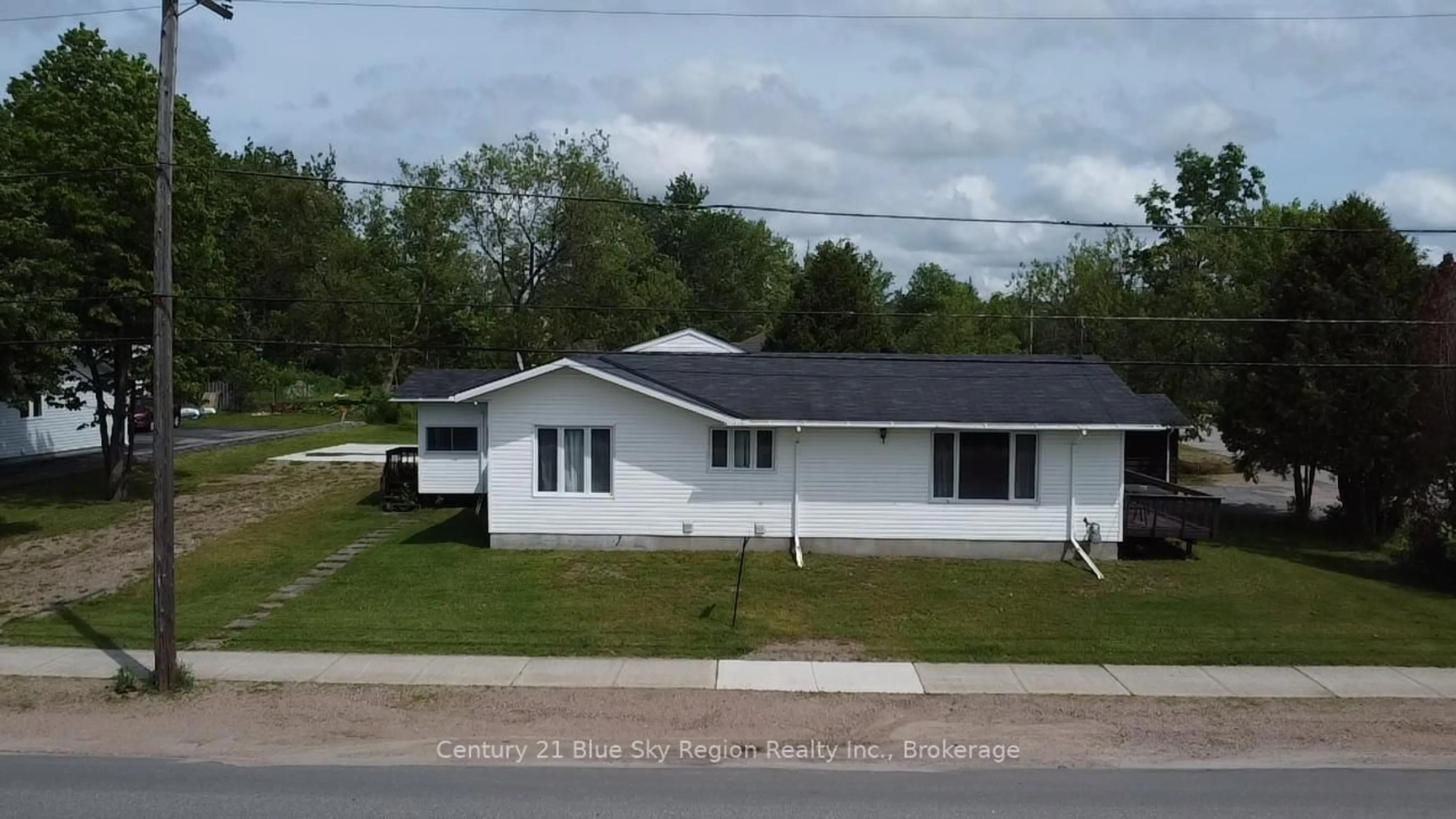A pic from outside/outdoor area/front of a property/back of a property/a pic from drone, building for 391 Mattawan St, Mattawa Ontario P0H 1V0