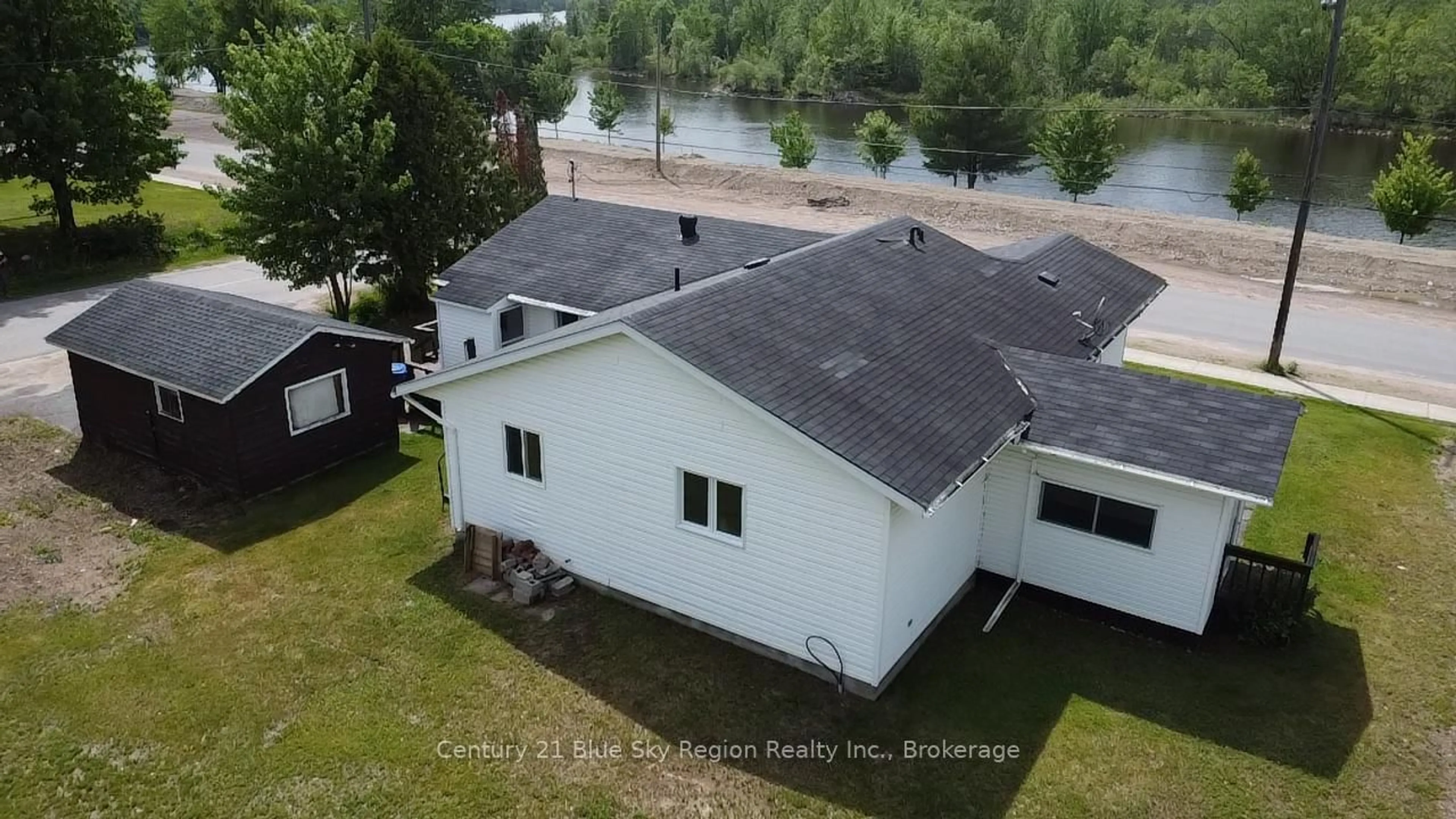 A pic from outside/outdoor area/front of a property/back of a property/a pic from drone, water/lake/river/ocean view for 391 Mattawan St, Mattawa Ontario P0H 1V0