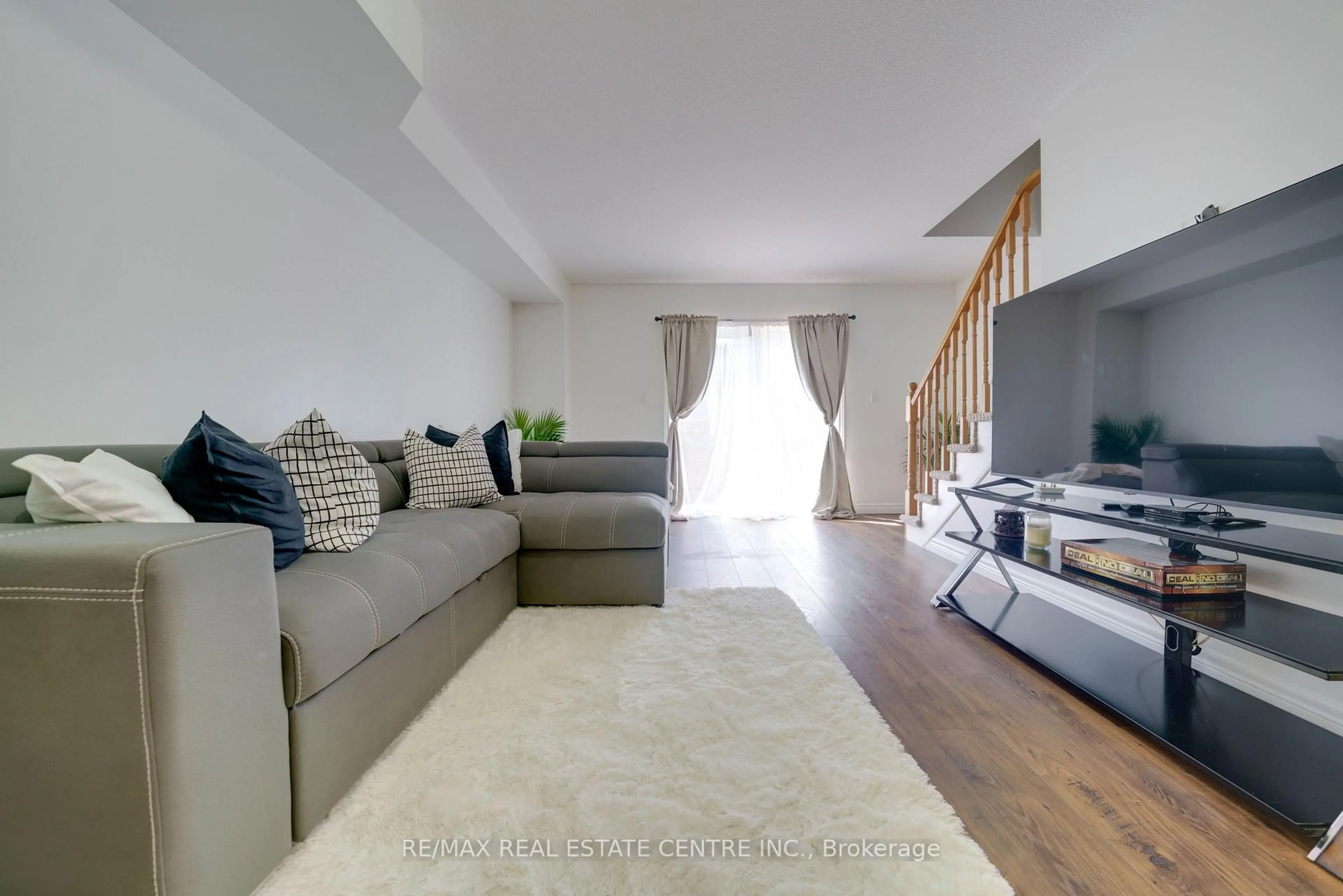 Living room with furniture, unknown for 68A MAIN St #34, Haldimand Ontario N0A 1H0