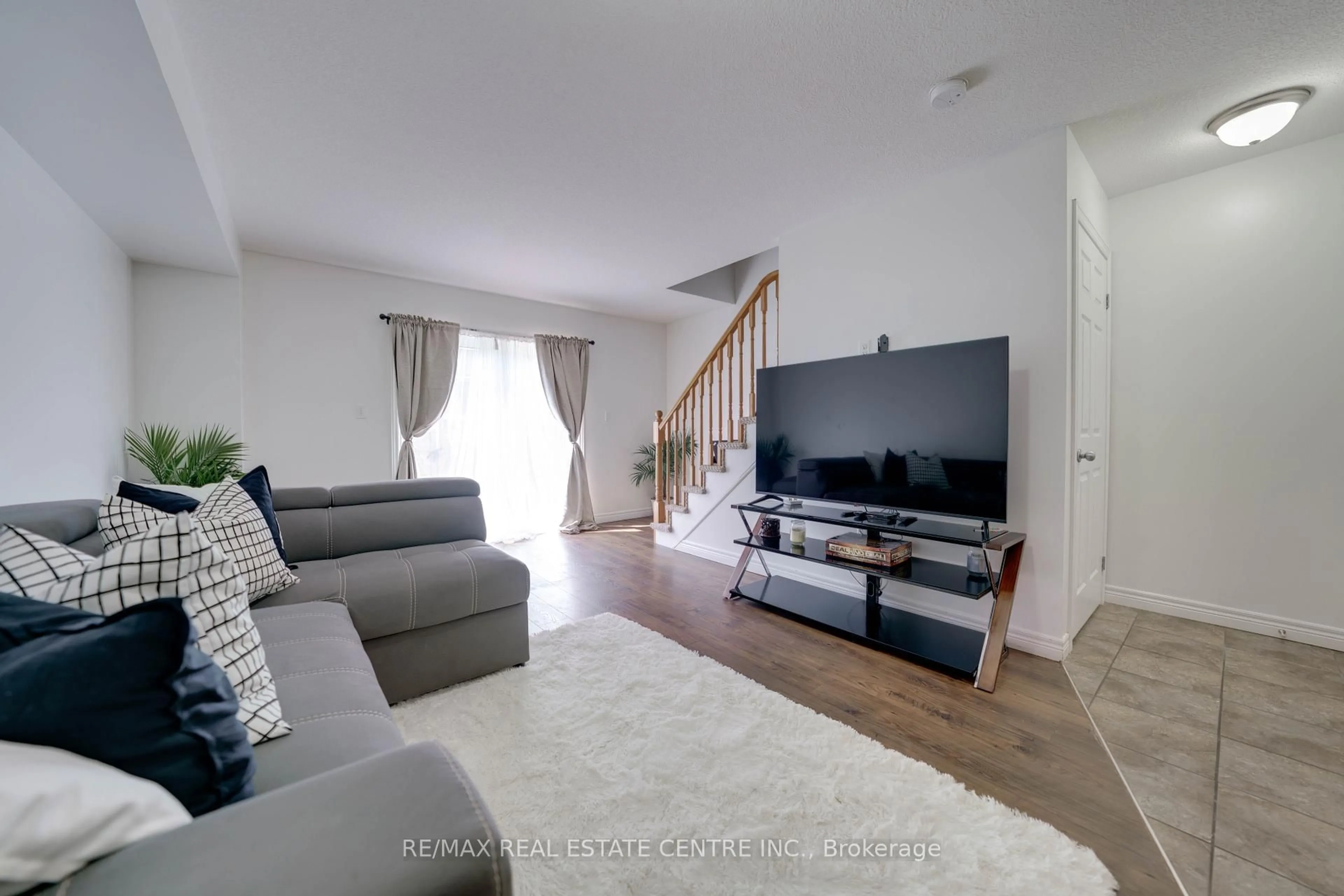 Living room with furniture, unknown for 68A MAIN St #34, Haldimand Ontario N0A 1H0