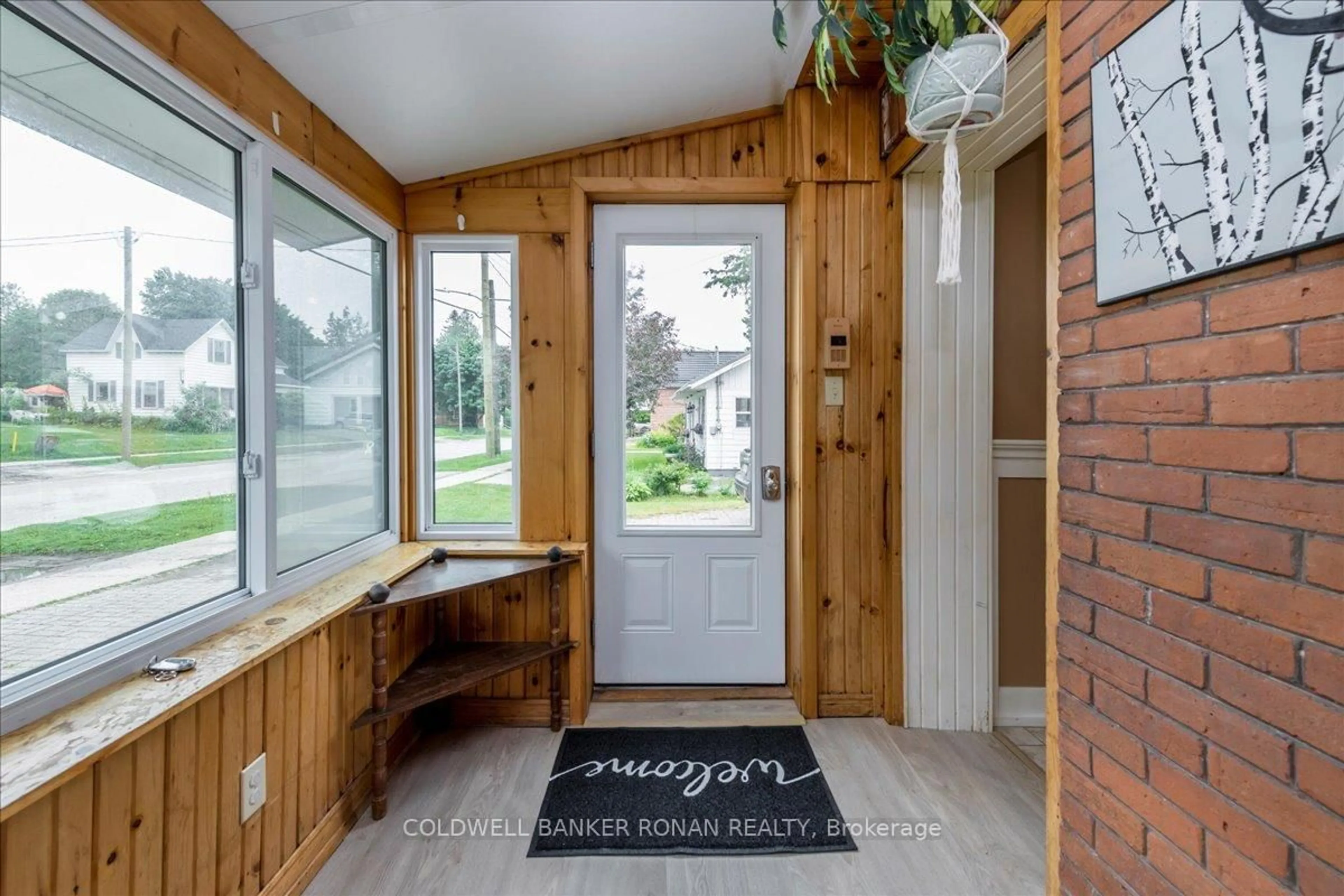 Indoor entryway for 116 Main St, Grey Highlands Ontario N0C 1H0