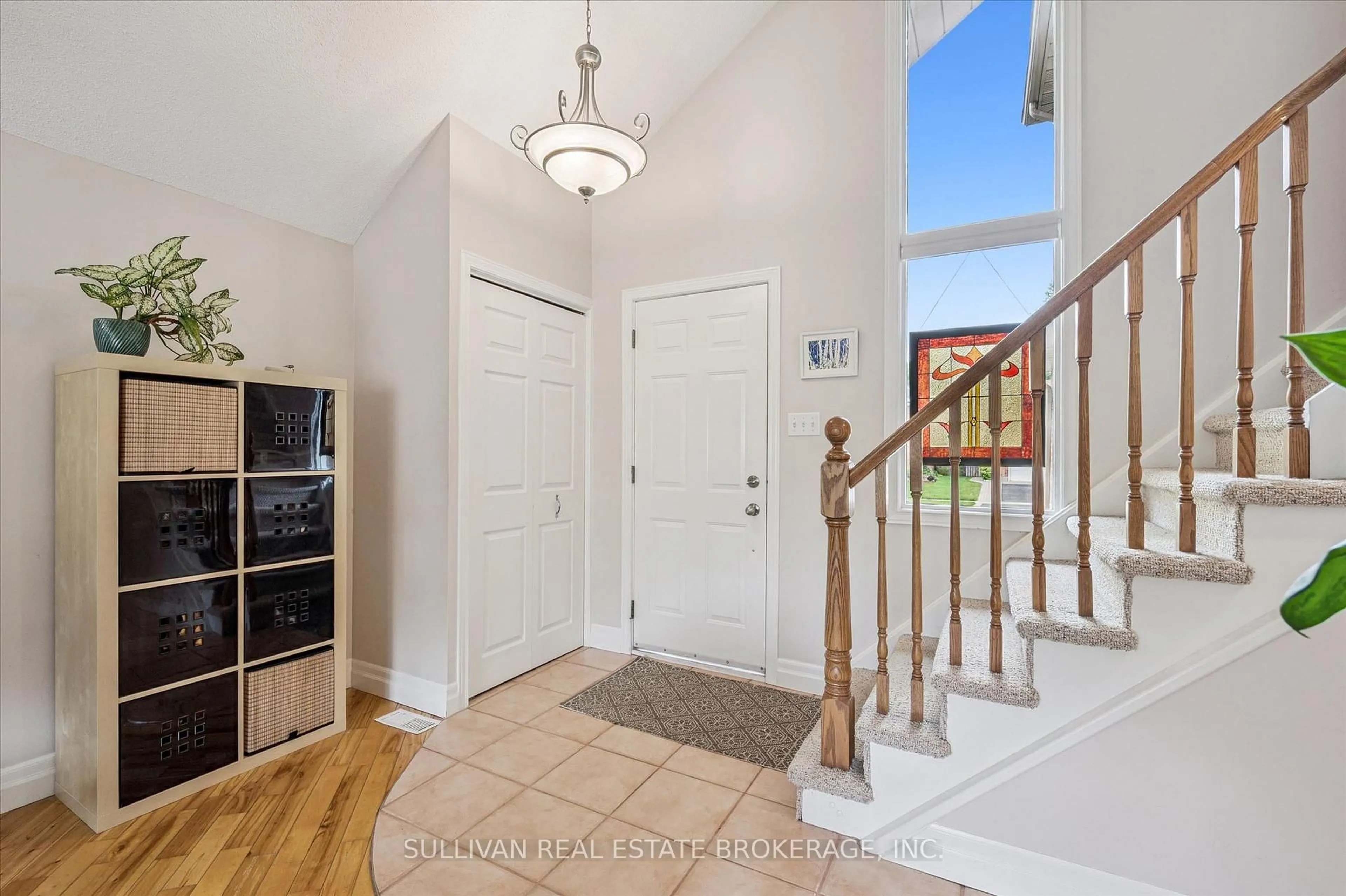 Indoor entryway for 2 Deerchase Crt, Guelph Ontario N1G 3X5