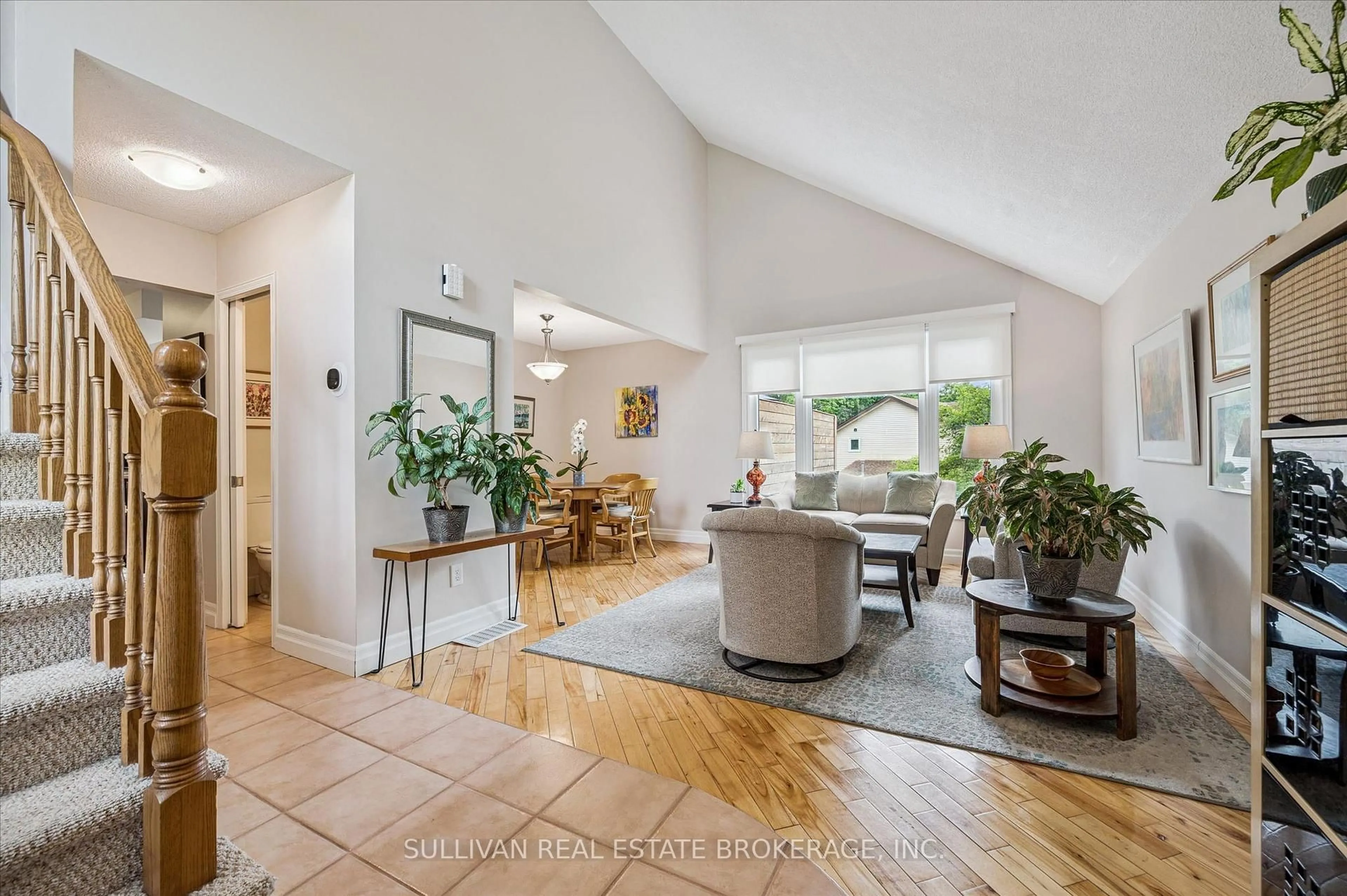 Living room with furniture, unknown for 2 Deerchase Crt, Guelph Ontario N1G 3X5