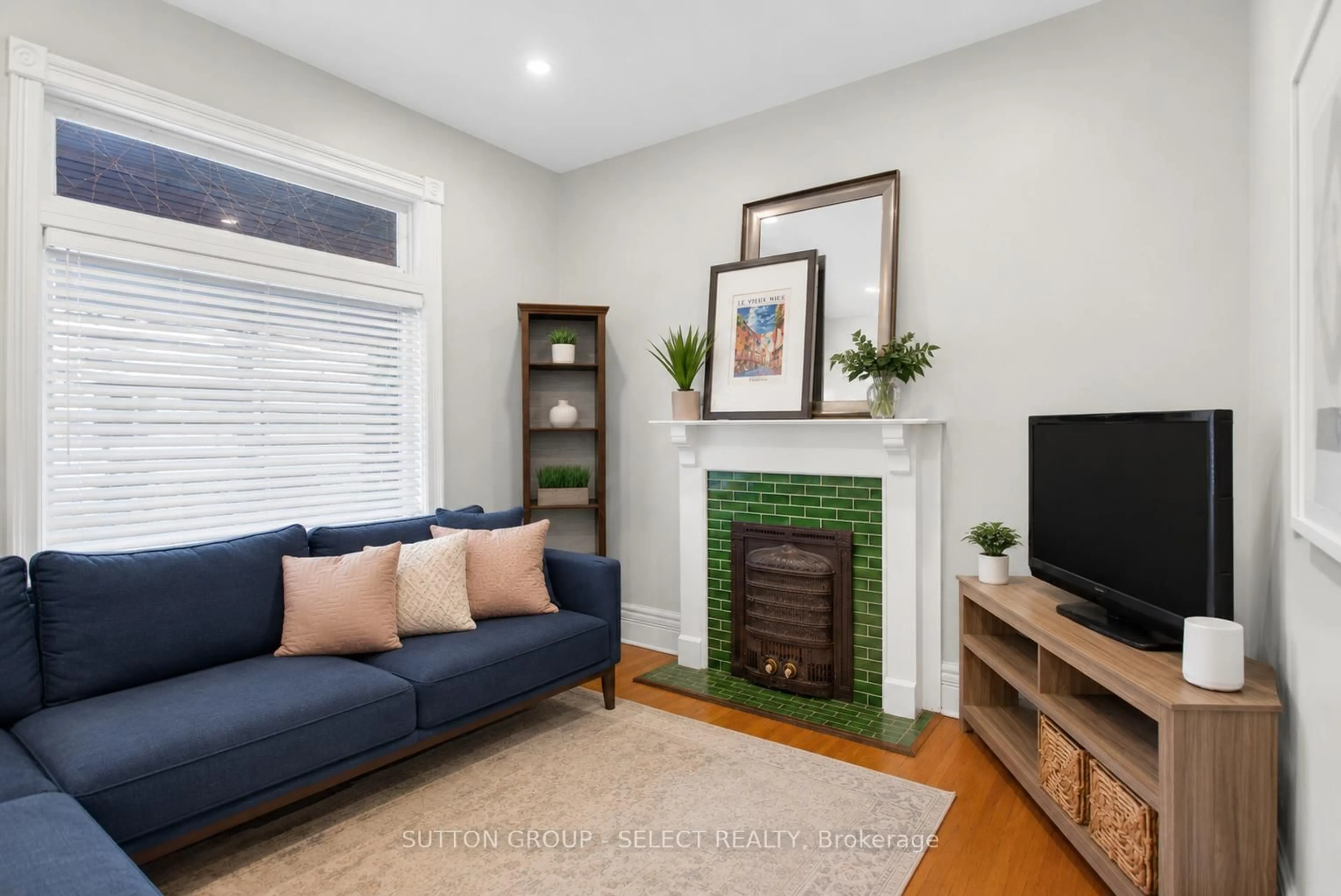 Living room with furniture, unknown for 14 Arthur St, London East Ontario N5Y 3B9