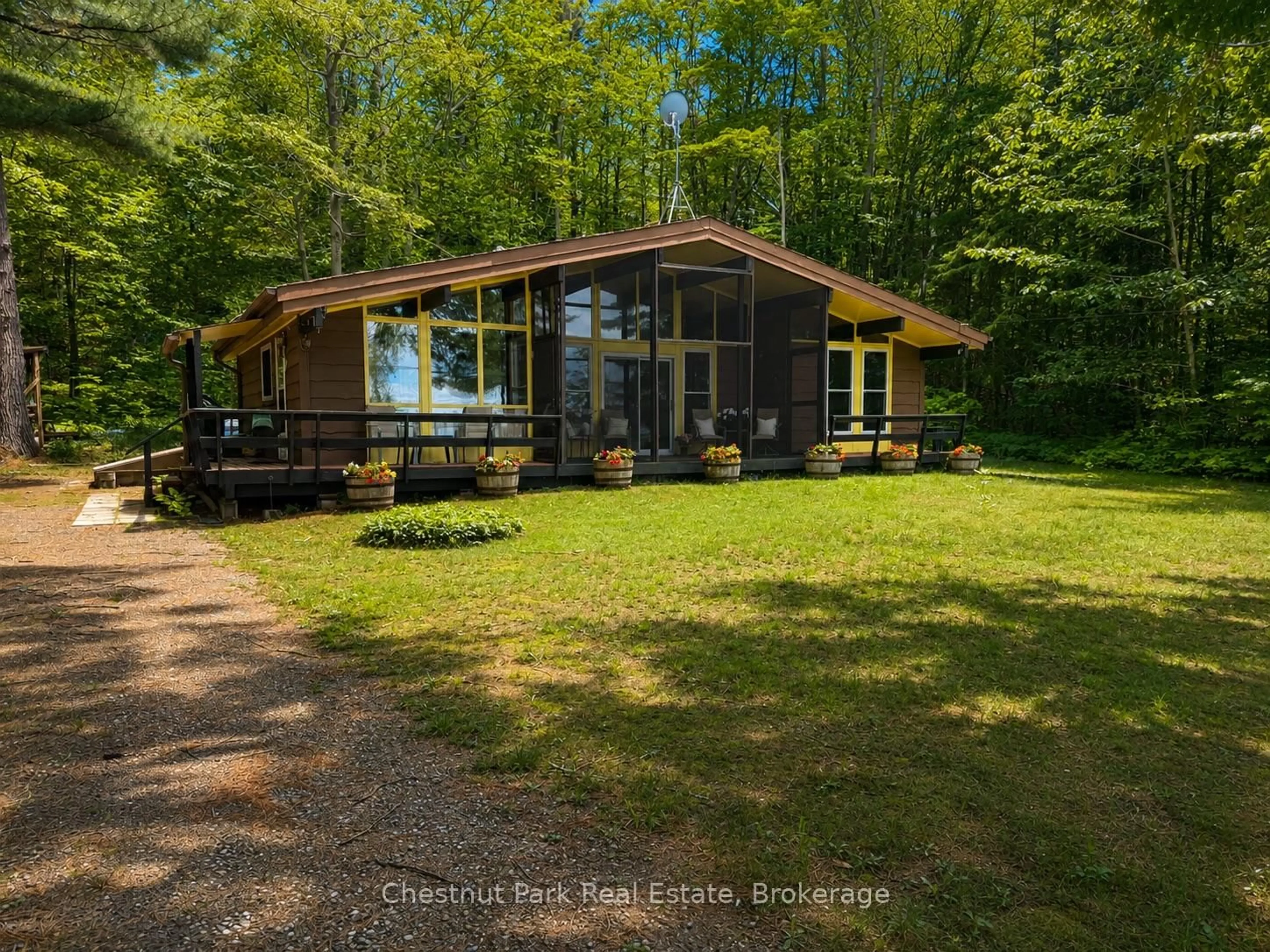 A pic from outside/outdoor area/front of a property/back of a property/a pic from drone, unknown for 1087 Glenmount Rd, Lake of Bays Ontario P0B 1A0