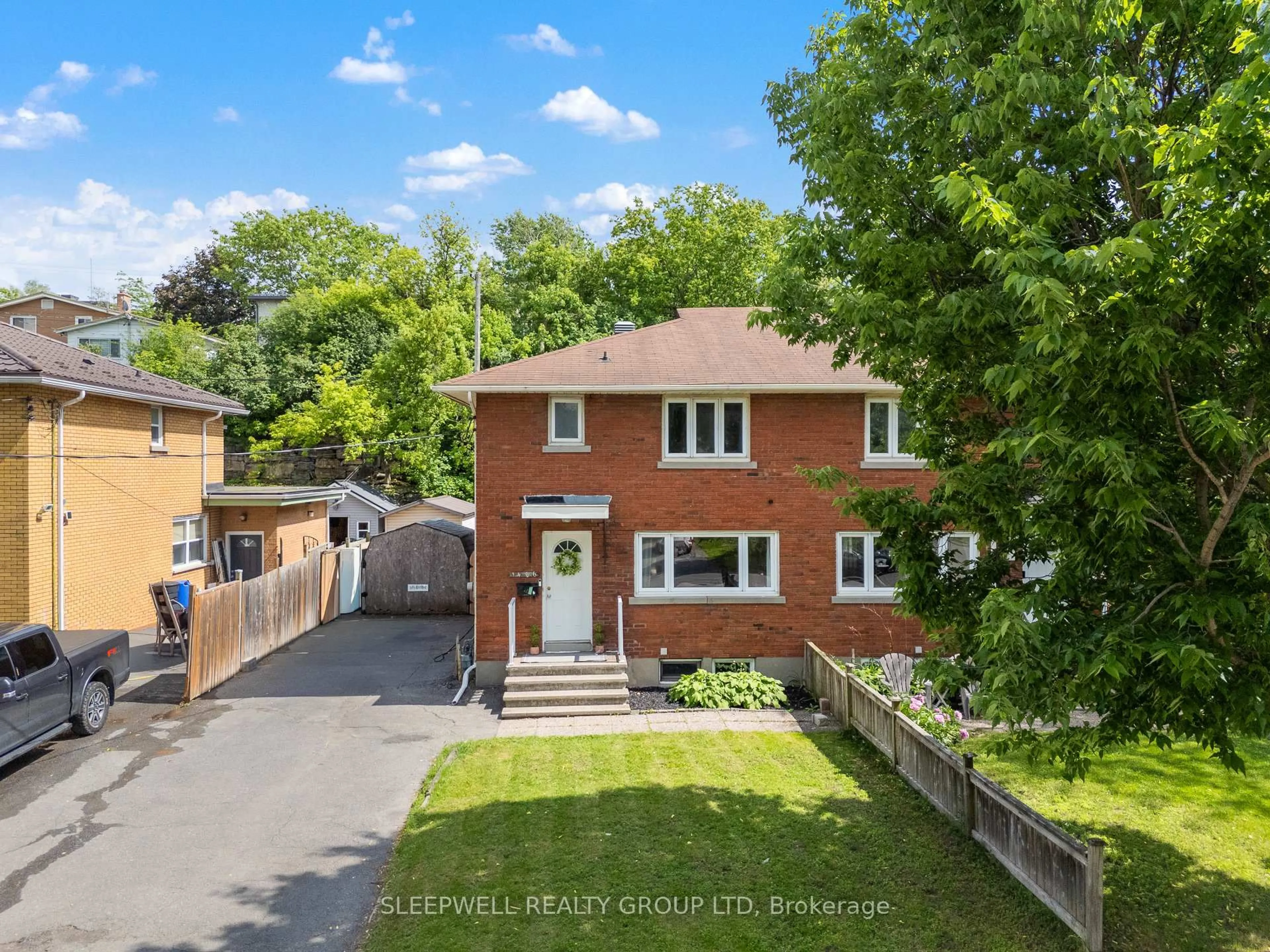 A pic from outside/outdoor area/front of a property/back of a property/a pic from drone, street for 1486 Lepage Ave, Ottawa Ontario K1Z 8C9