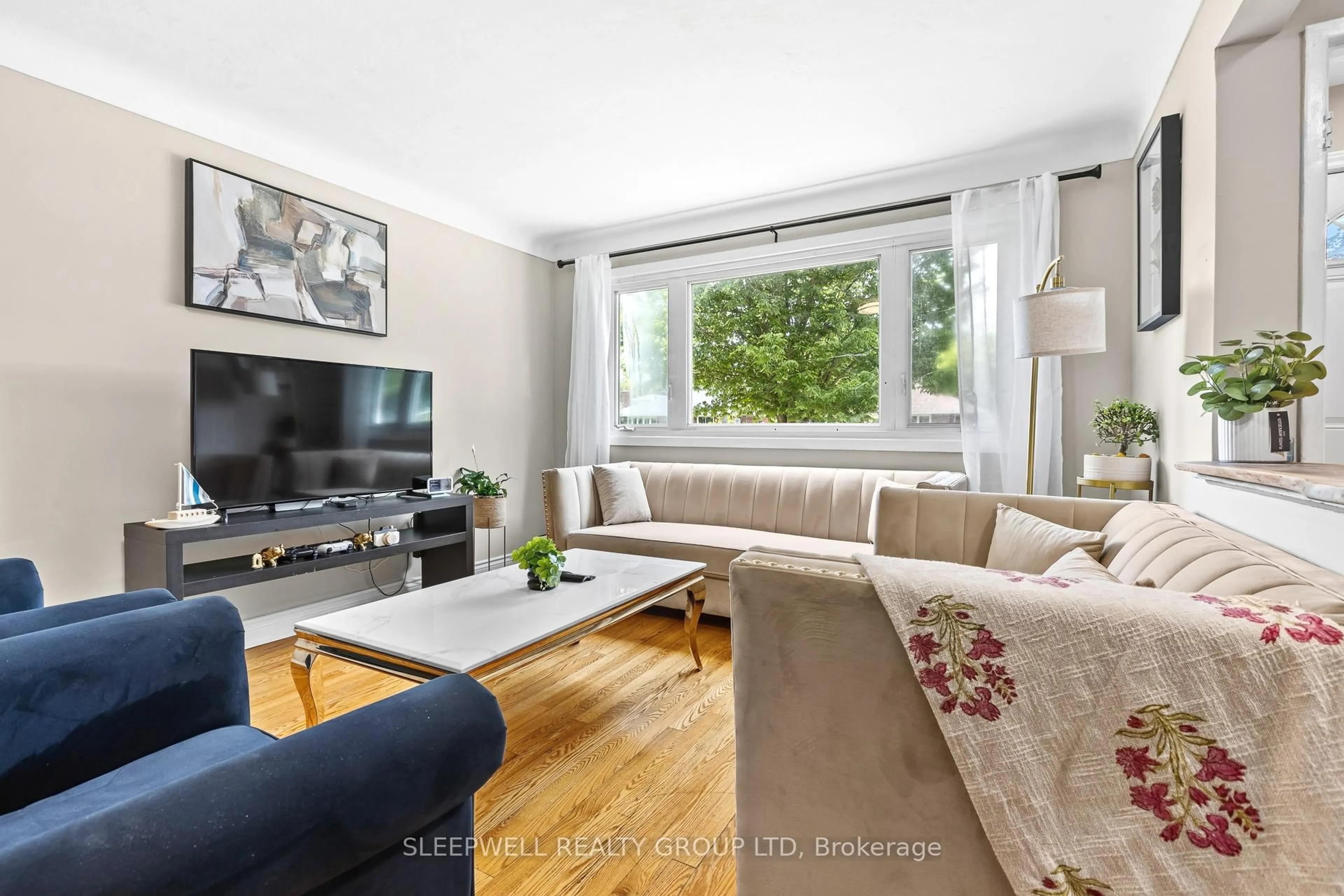 Living room with furniture, wood/laminate floor for 1486 Lepage Ave, Ottawa Ontario K1Z 8C9