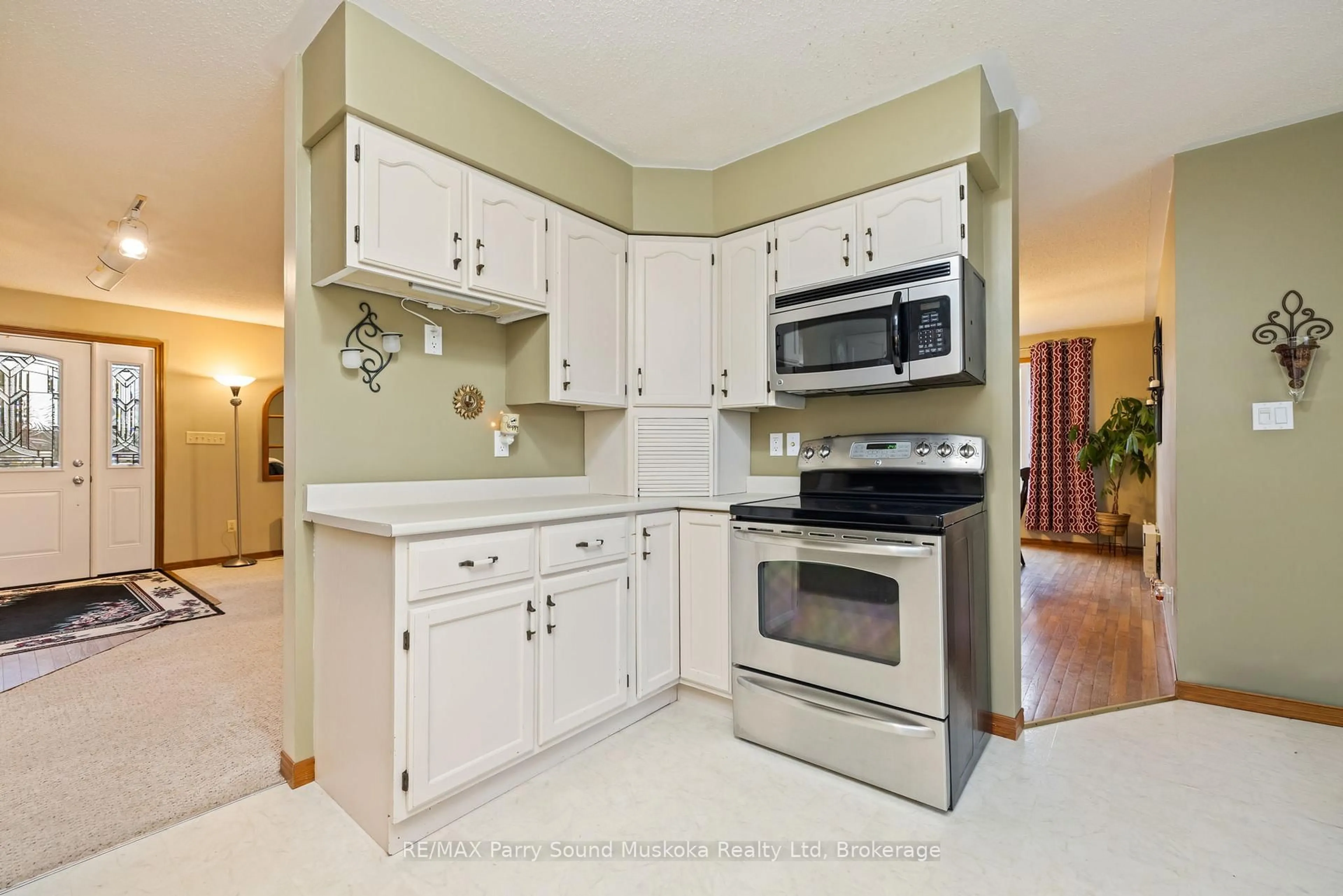 Standard kitchen, ceramic/tile floor for 54 Pineridge Dr, McDougall Ontario P2A 2W9