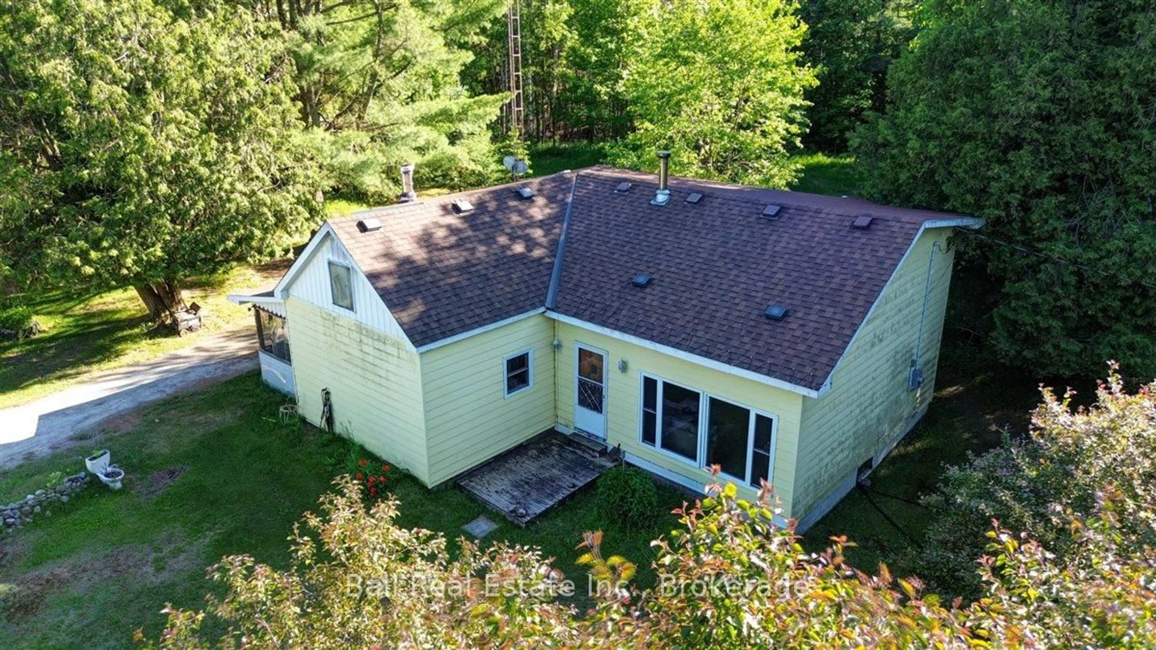 A pic from outside/outdoor area/front of a property/back of a property/a pic from drone, unknown for 82 East Rd, Hastings Ontario K0L 1W0