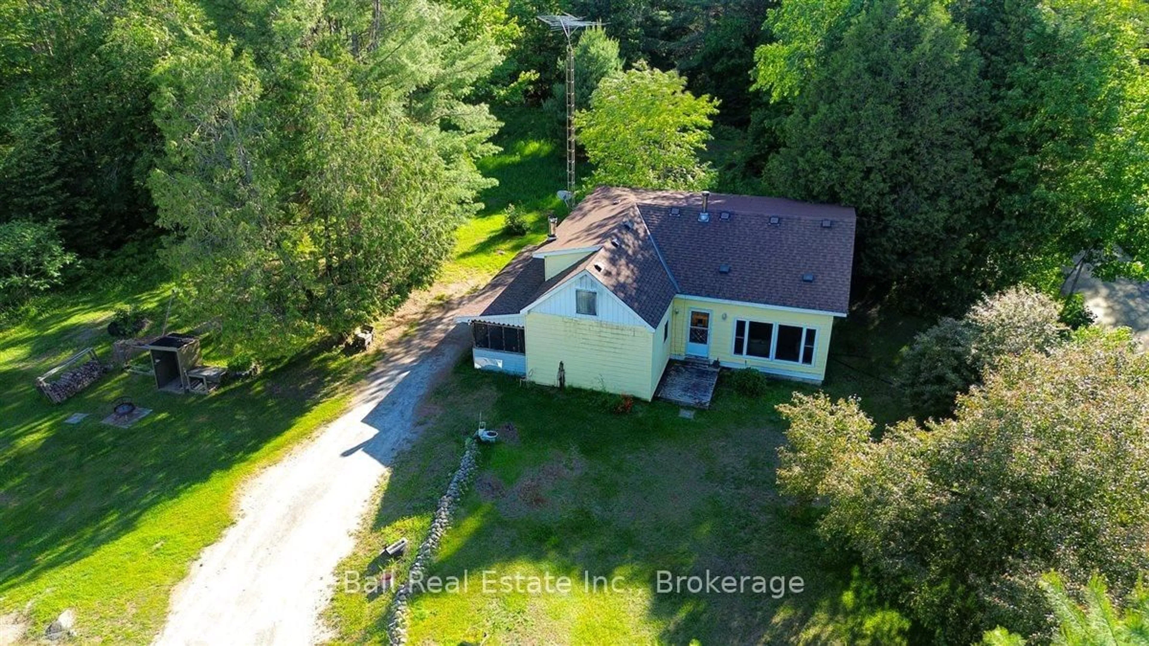 A pic from outside/outdoor area/front of a property/back of a property/a pic from drone, building for 82 East Rd, Hastings Ontario K0L 1W0