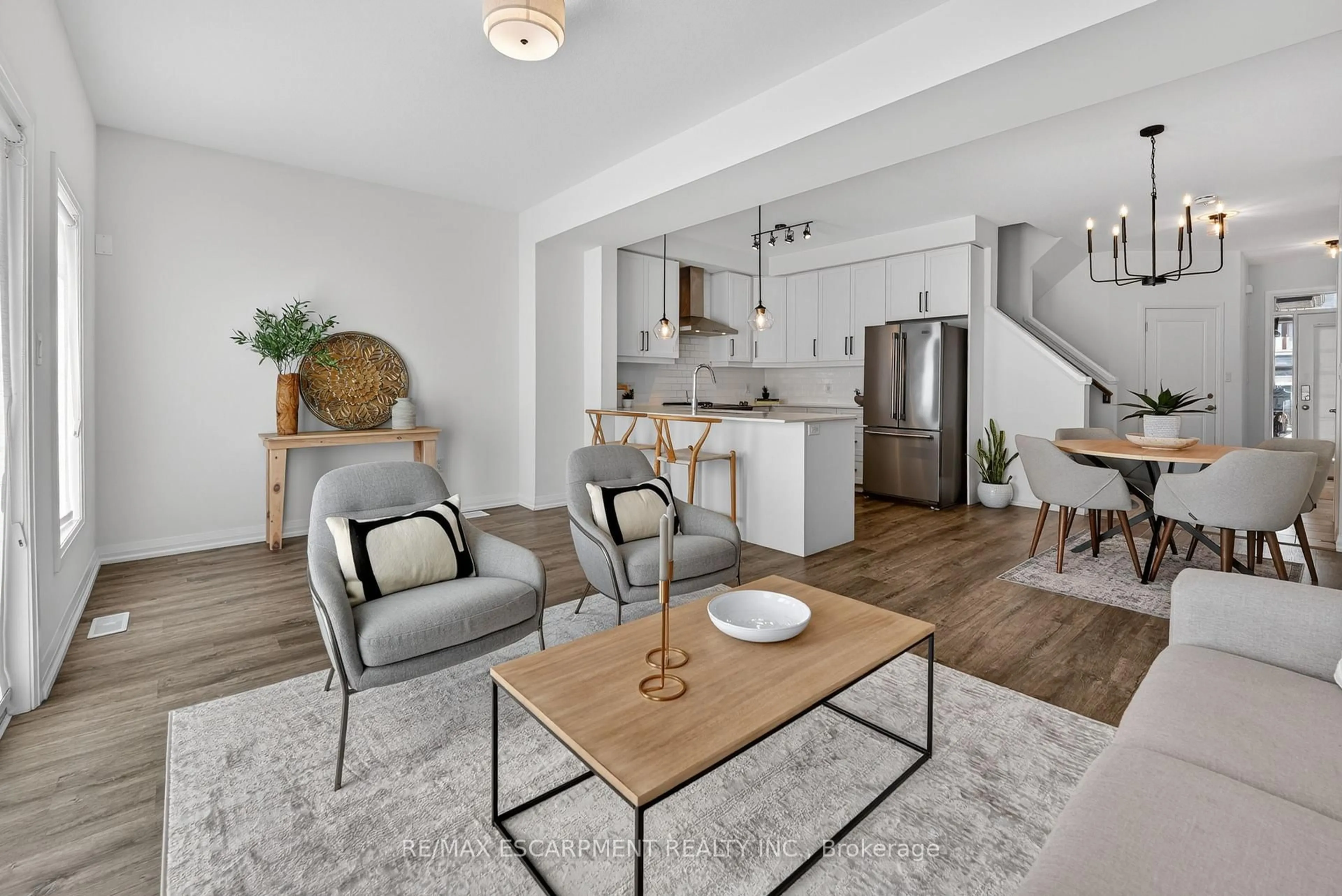 Living room with furniture, unknown for 3963 Crown St, Lincoln Ontario L3J 0T1