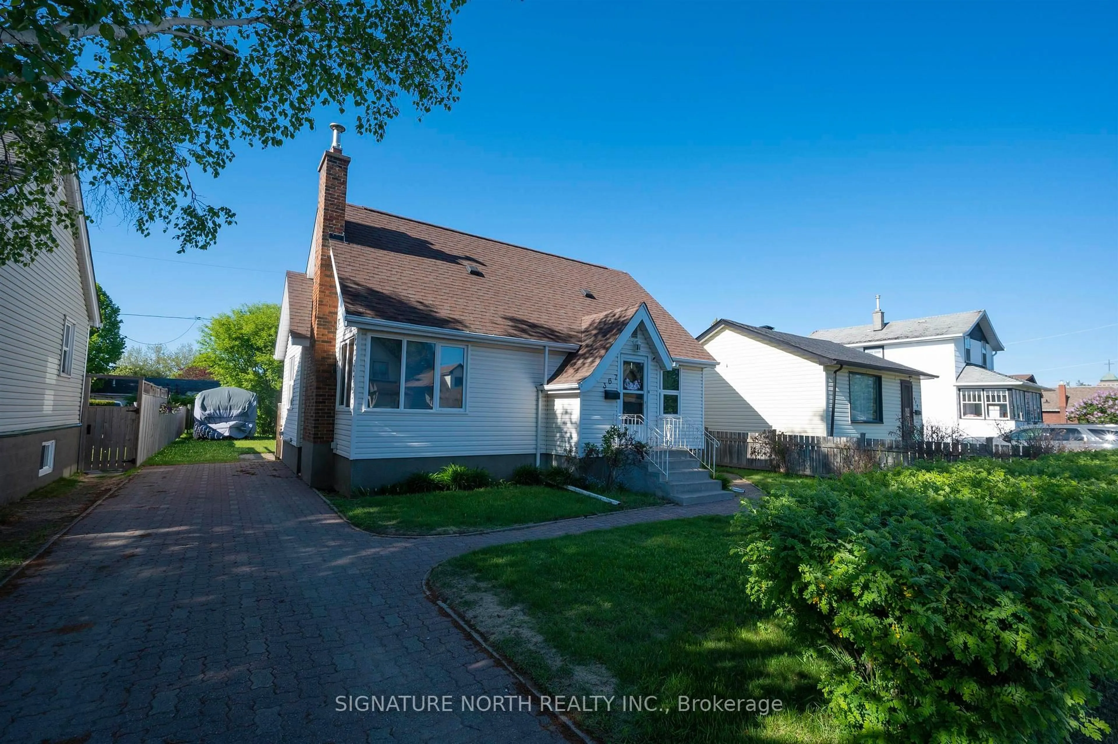 A pic from outside/outdoor area/front of a property/back of a property/a pic from drone, street for 367 Empire Avenue East, Thunder Bay Ontario P7E 4S2