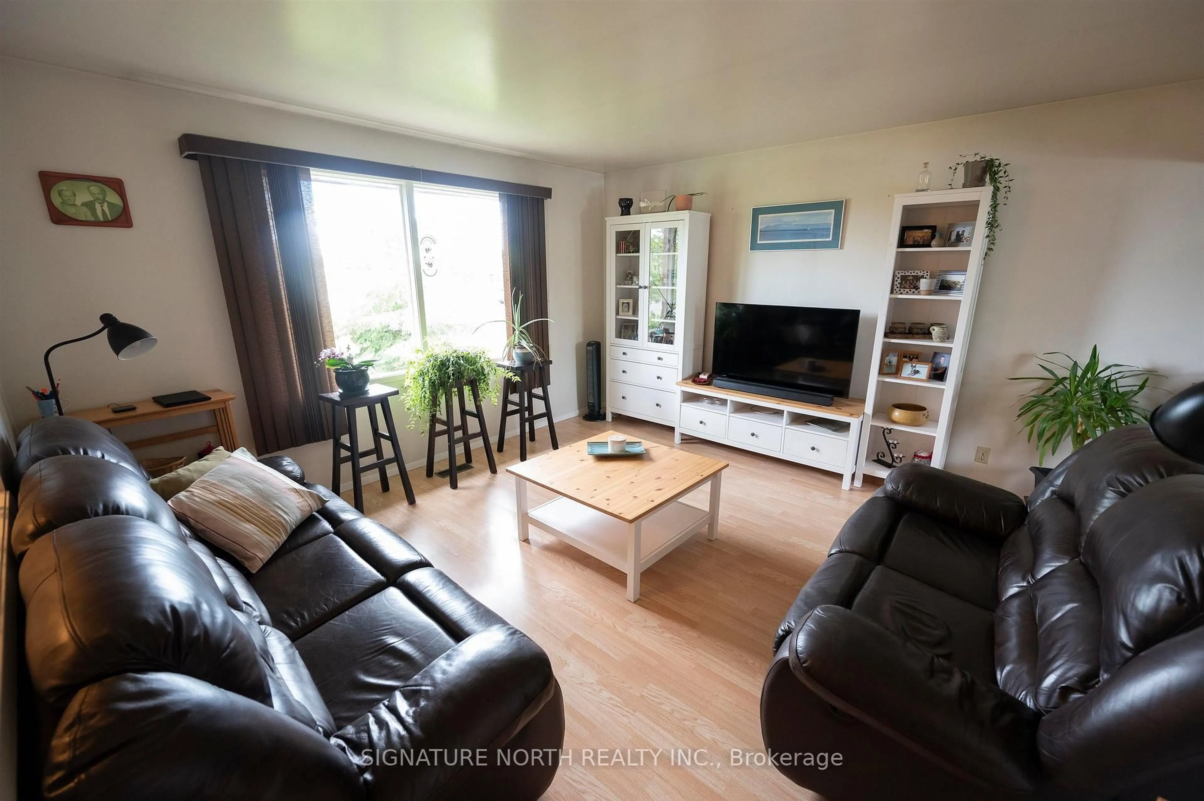 Living room with furniture, wood/laminate floor for 936 Huron Avenue, Thunder Bay Ontario P7A 6L3