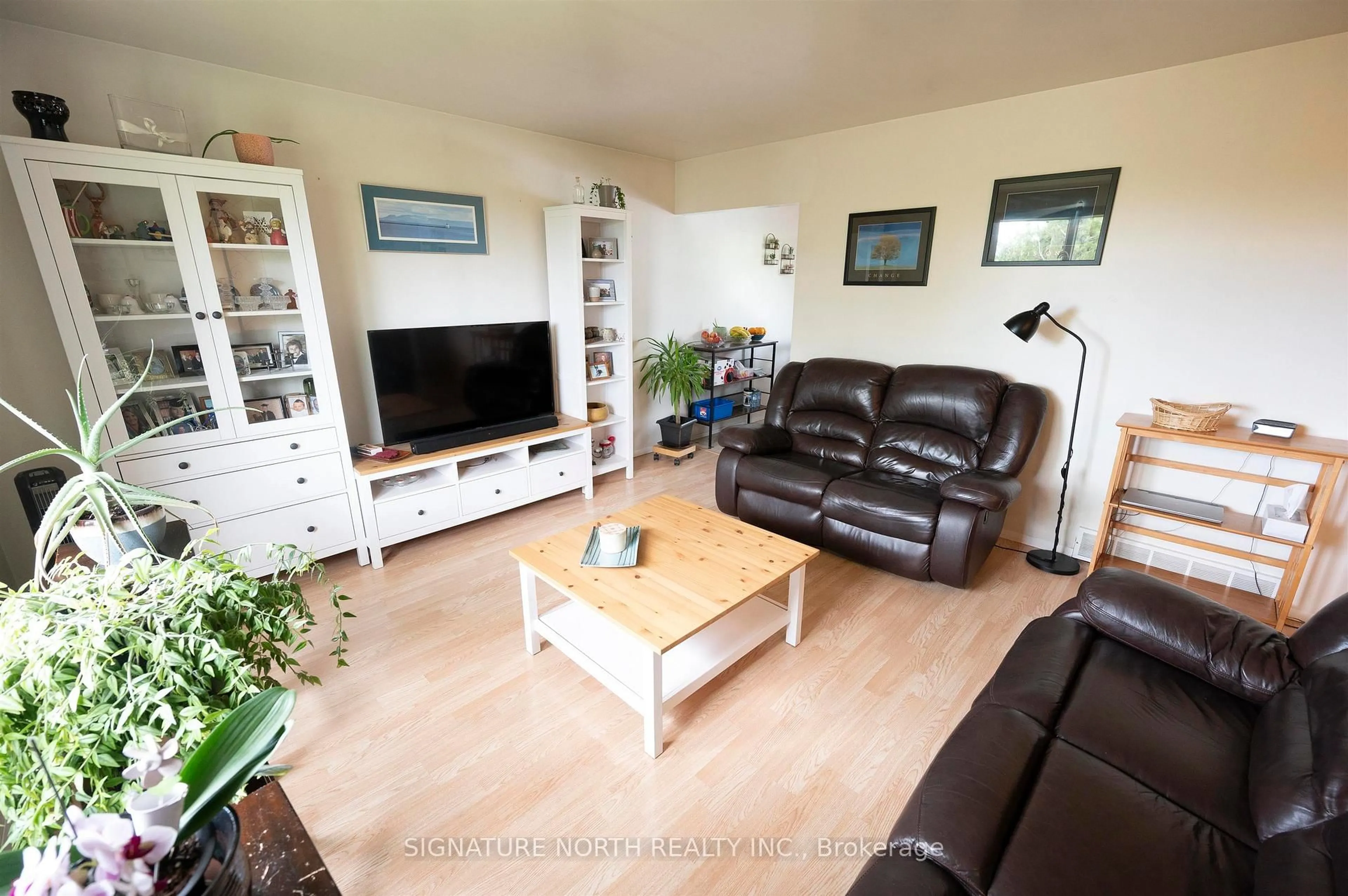 Living room with furniture, unknown for 936 Huron Avenue, Thunder Bay Ontario P7A 6L3