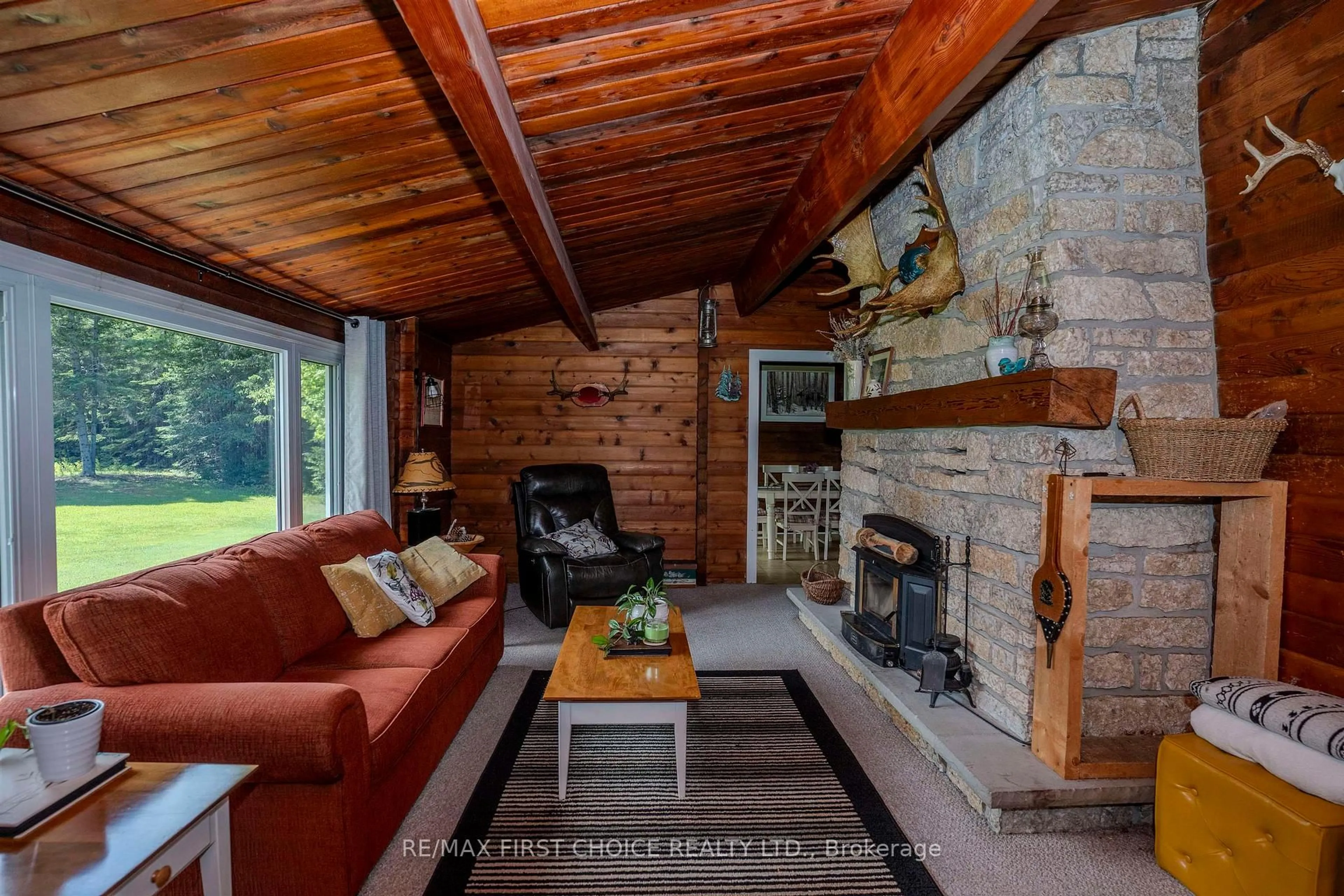 Living room with furniture, unknown for 61 Oliver Creek Rd, Neebing Ontario P7L 0C3