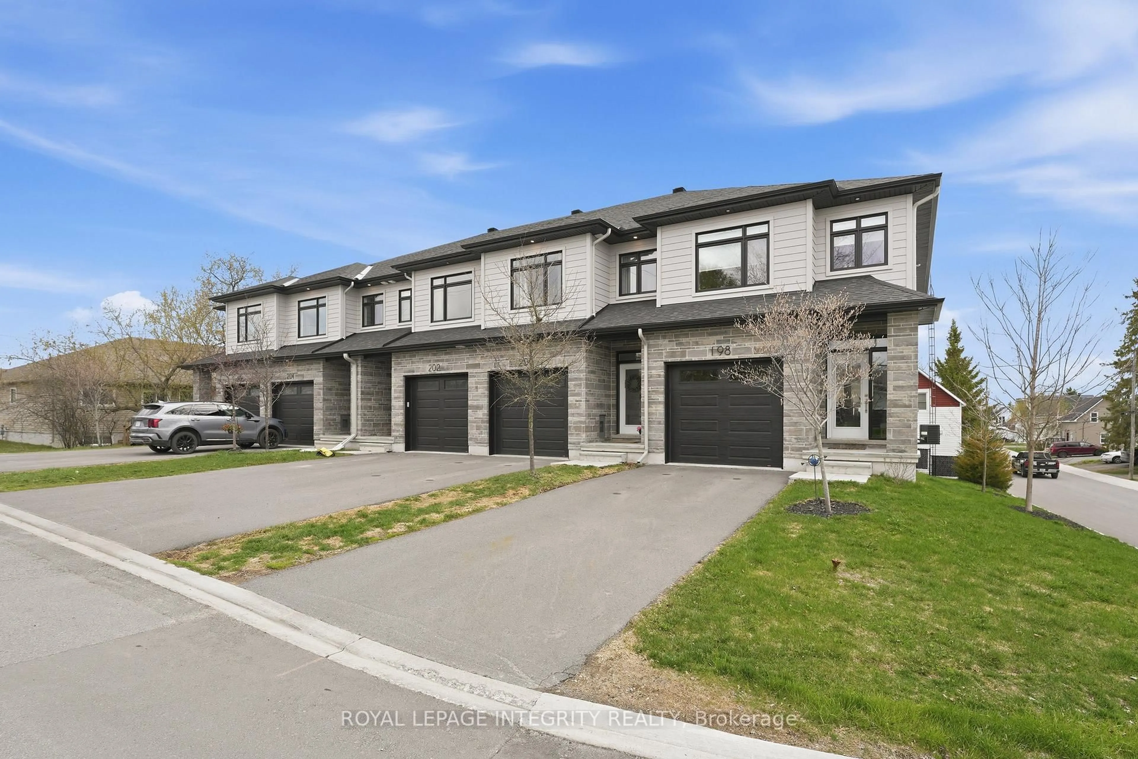 A pic from outside/outdoor area/front of a property/back of a property/a pic from drone, street for 200 Adelaide St, Almonte Ontario K0A 1A0