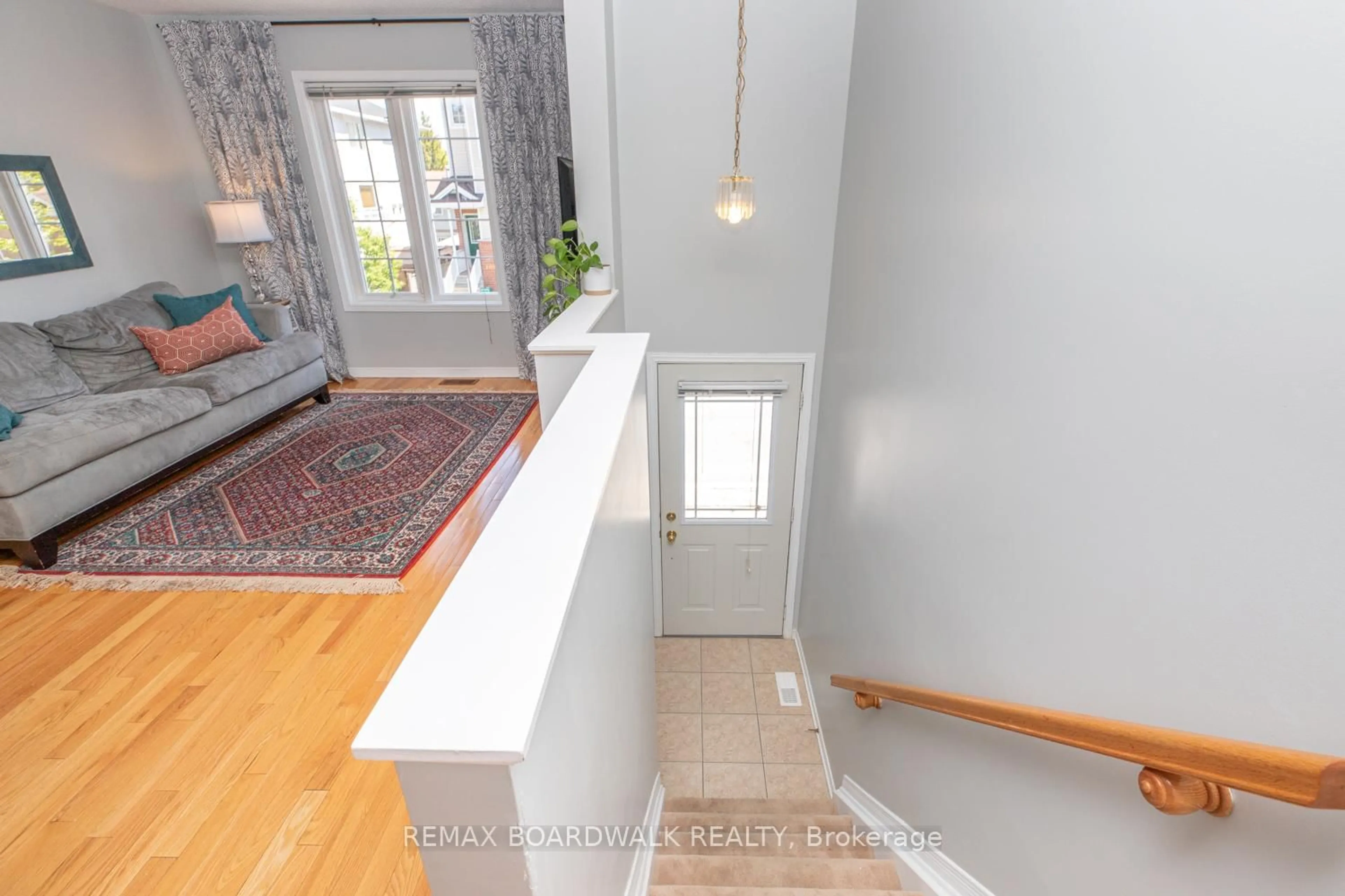 Indoor entryway for 112 Wharhol Private, Ottawa Ontario K2H 1G6