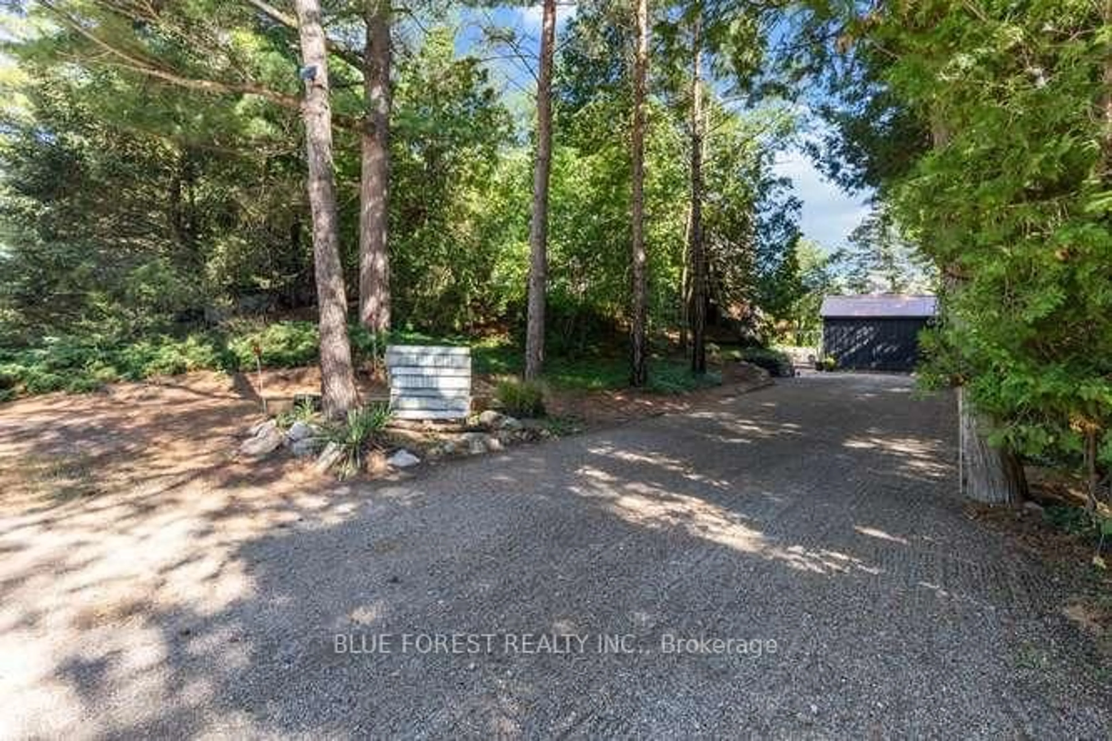 A pic from outside/outdoor area/front of a property/back of a property/a pic from drone, unknown for 7424 Dolway Dr, Lambton Shores Ontario N0M 2L0