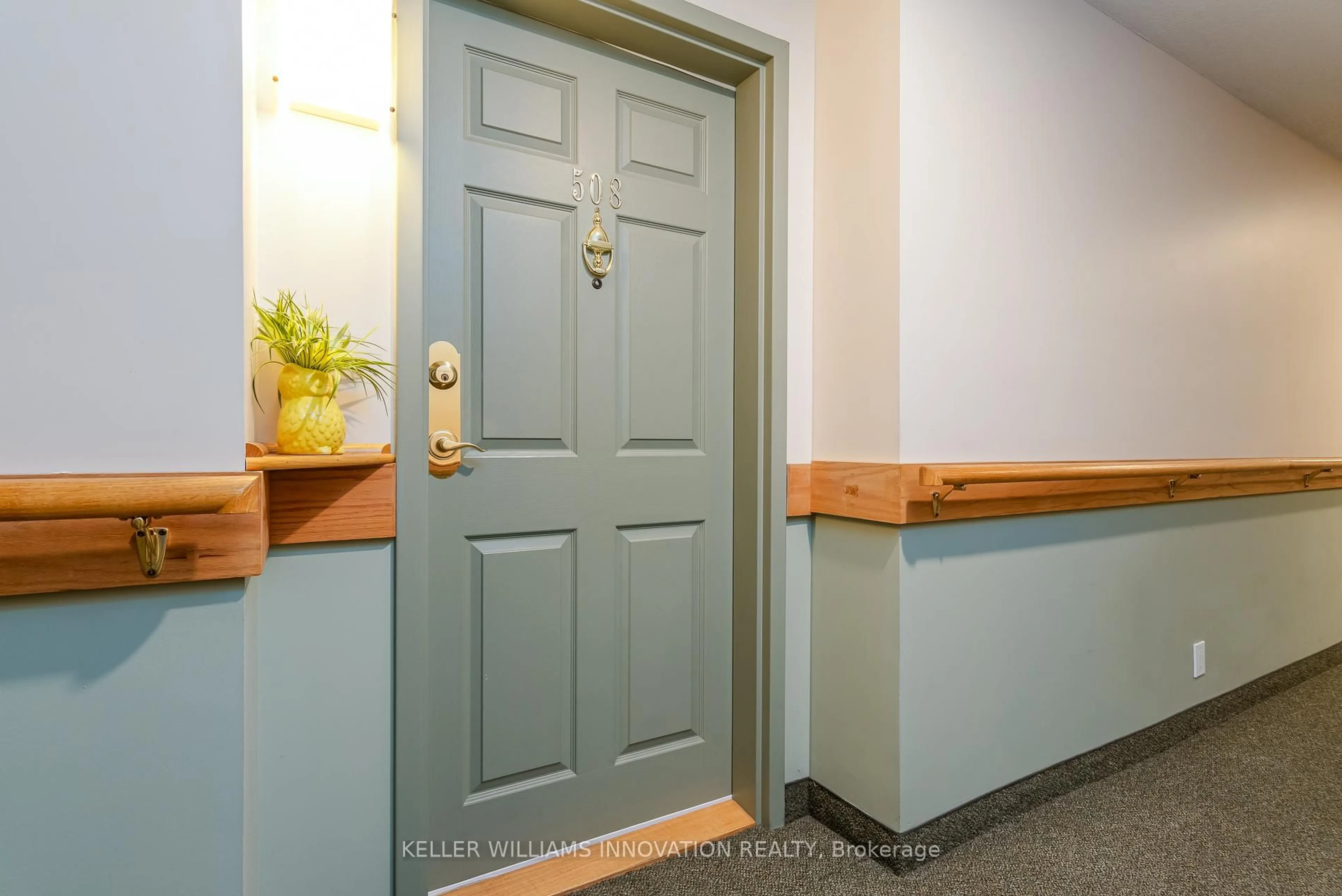 Indoor entryway for 20 ST GEORGE St #508, Kitchener Ontario N2G 2S7
