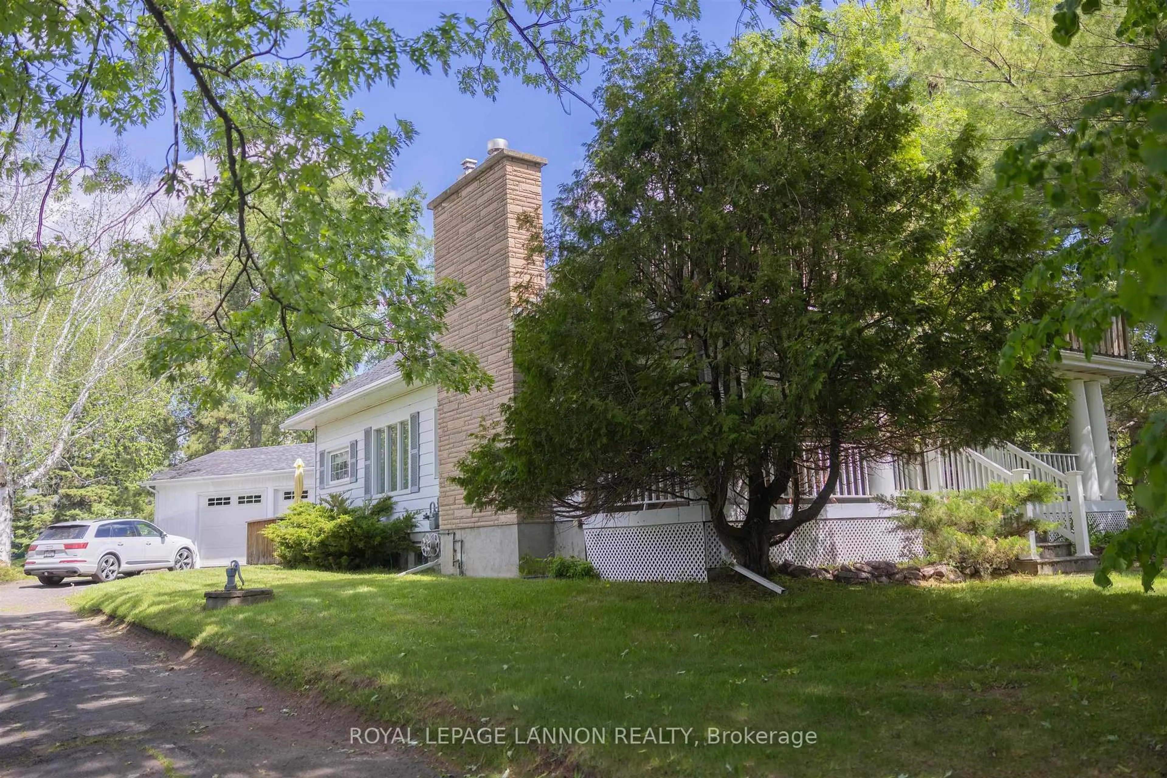 A pic from outside/outdoor area/front of a property/back of a property/a pic from drone, street for 136 Sherwood Dr, Thunder Bay Ontario P7B 6L1