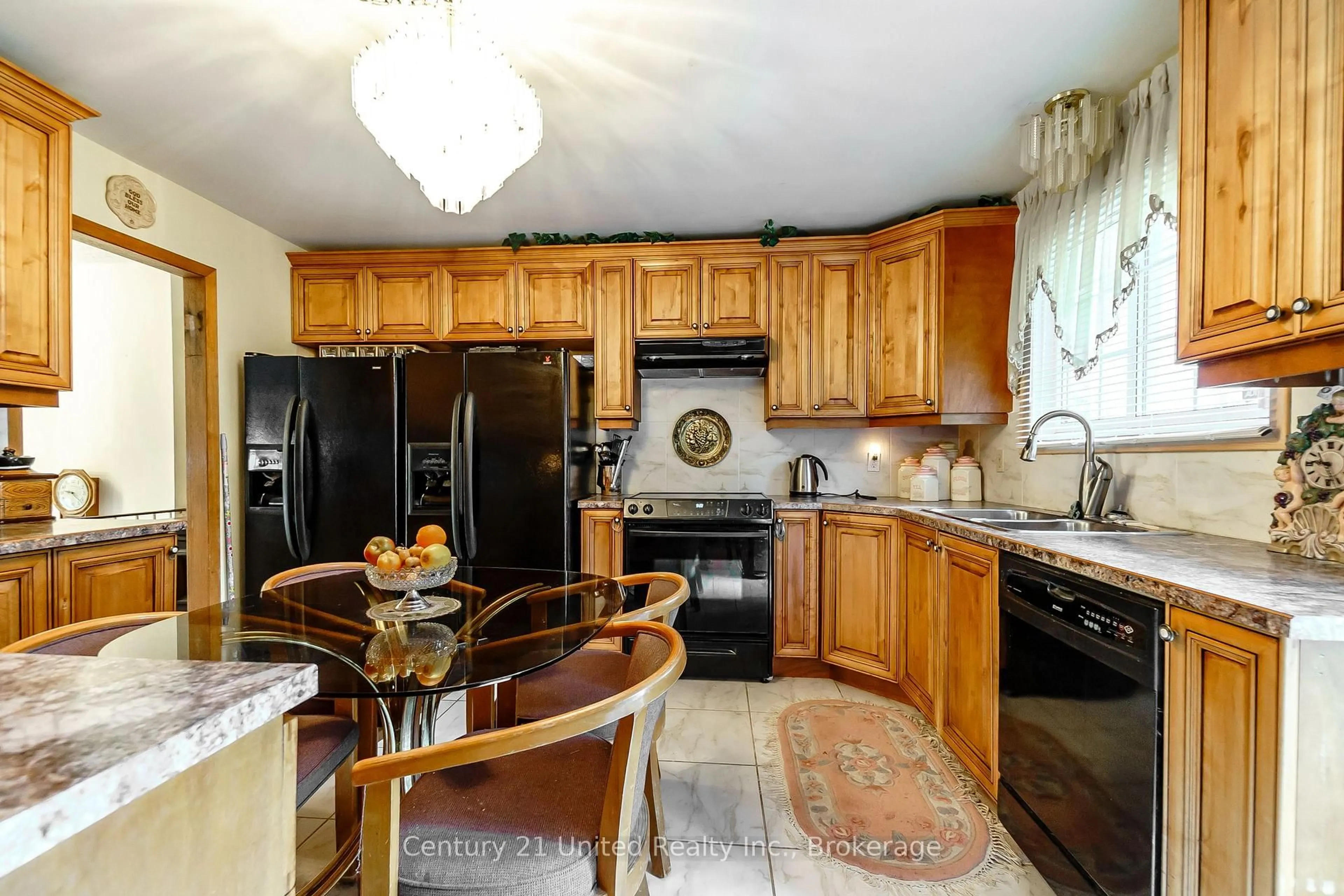 Standard kitchen, ceramic/tile floor for 2085 Springwood Rd, Peterborough Ontario K9K 1N7