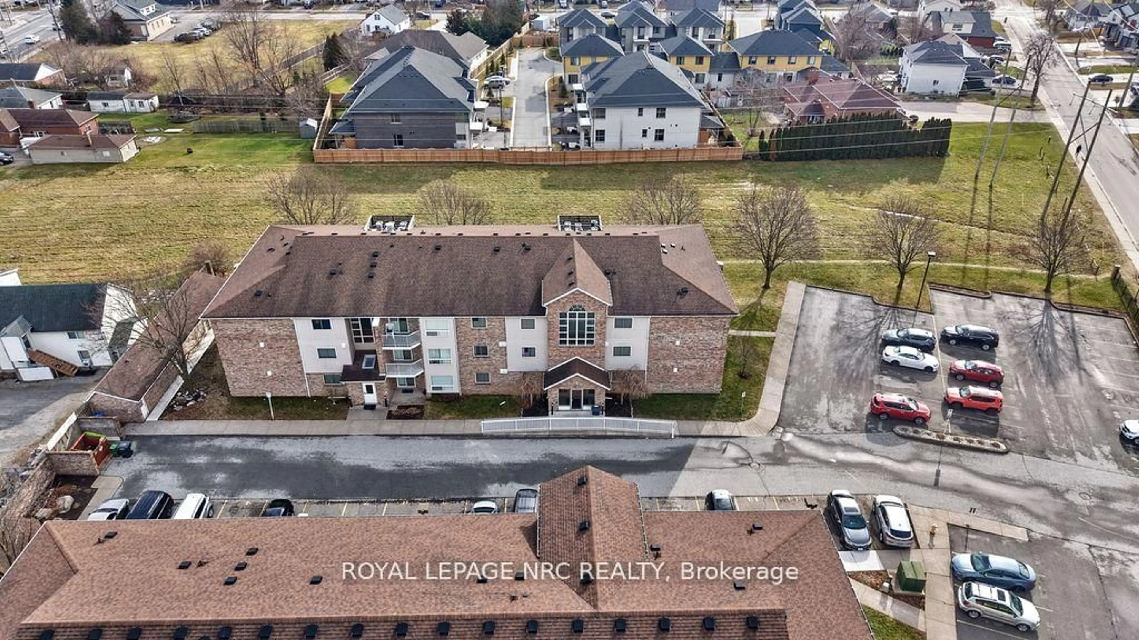 A pic from outside/outdoor area/front of a property/back of a property/a pic from drone, unknown for 1061 Vansickle Rd #303B, St. Catharines Ontario L2M 2X4