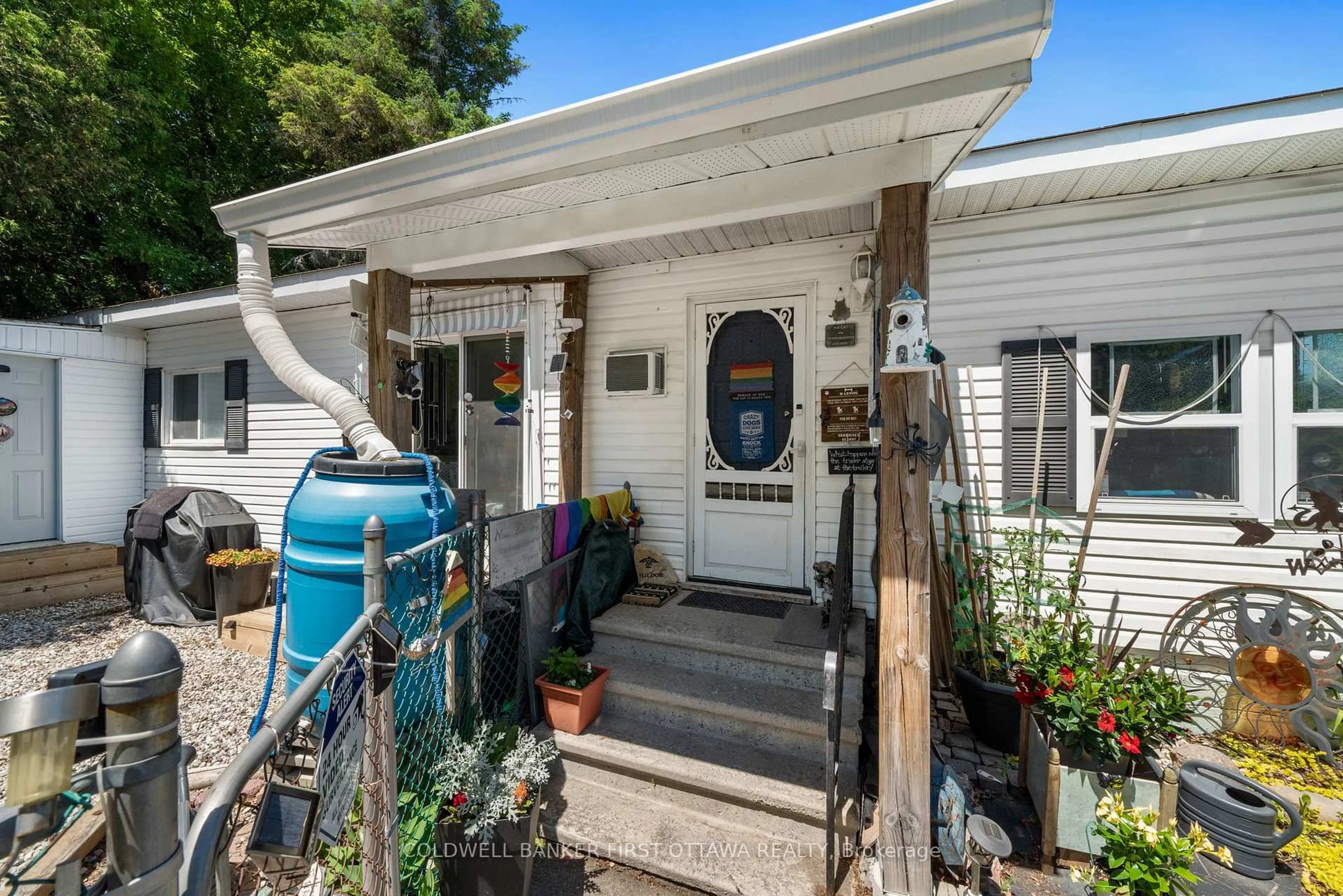 Patio, street for 29 Cloverloft Crt, Stittsville Ontario K2S 1T3