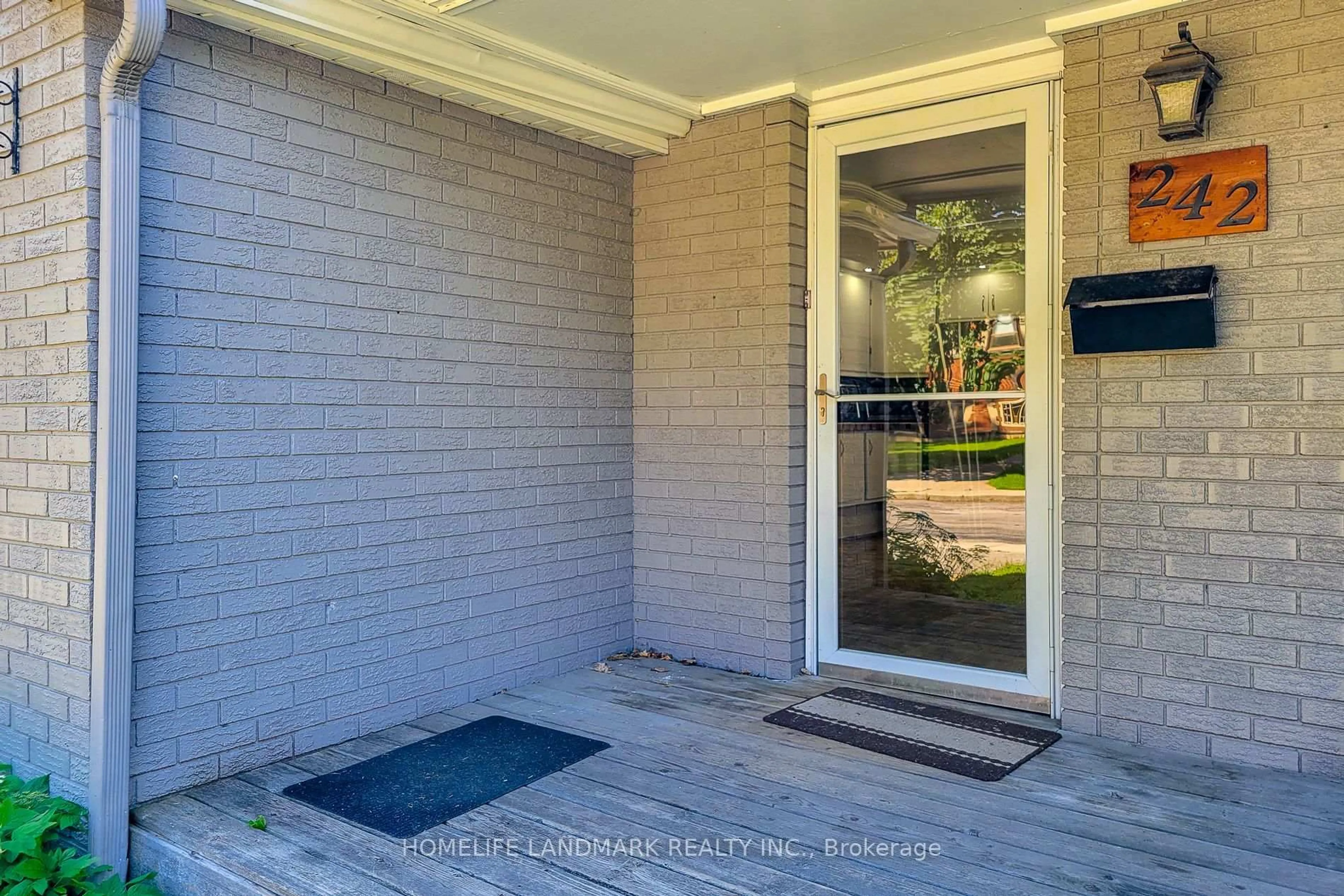 Unknown for 242 Bowman St, Hamilton Ontario L8S 2V2