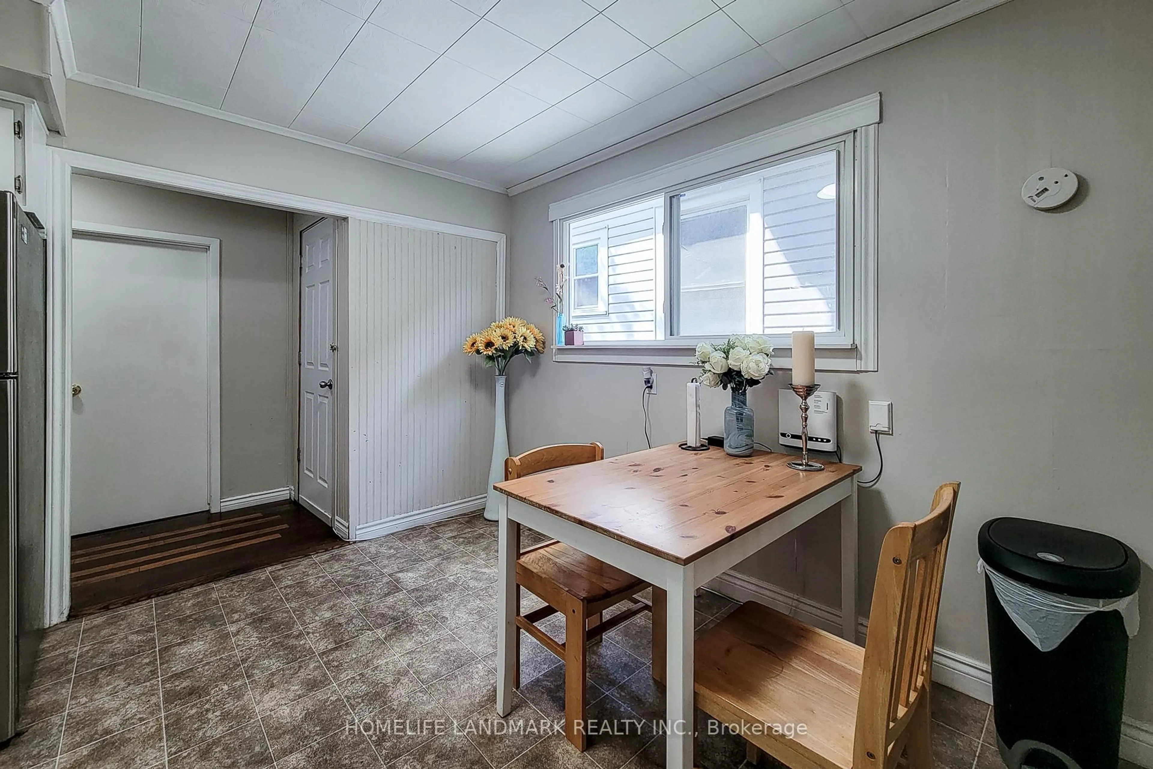 A pic of a room for 242 Bowman St, Hamilton Ontario L8S 2V2